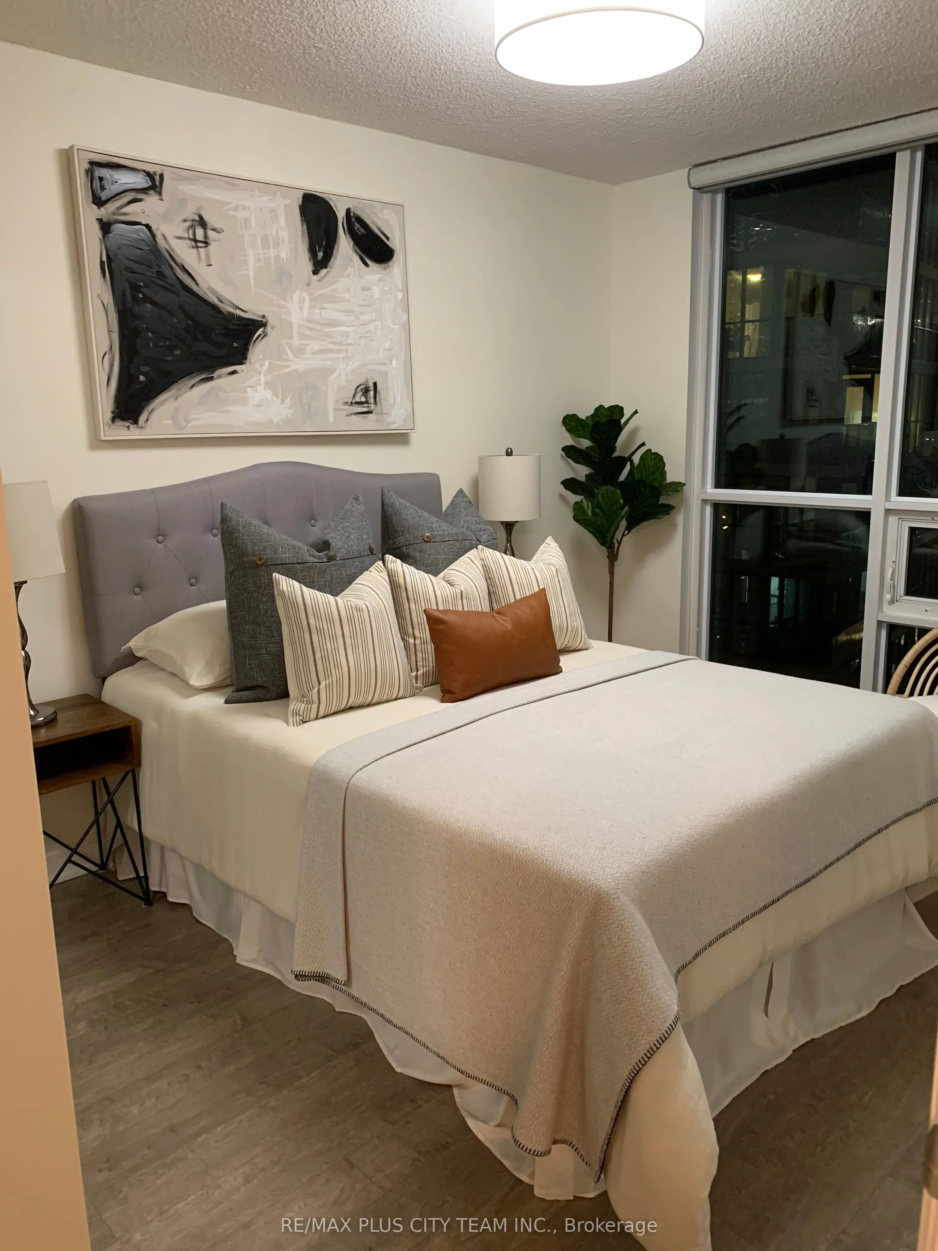 33 Bay Street, #1105