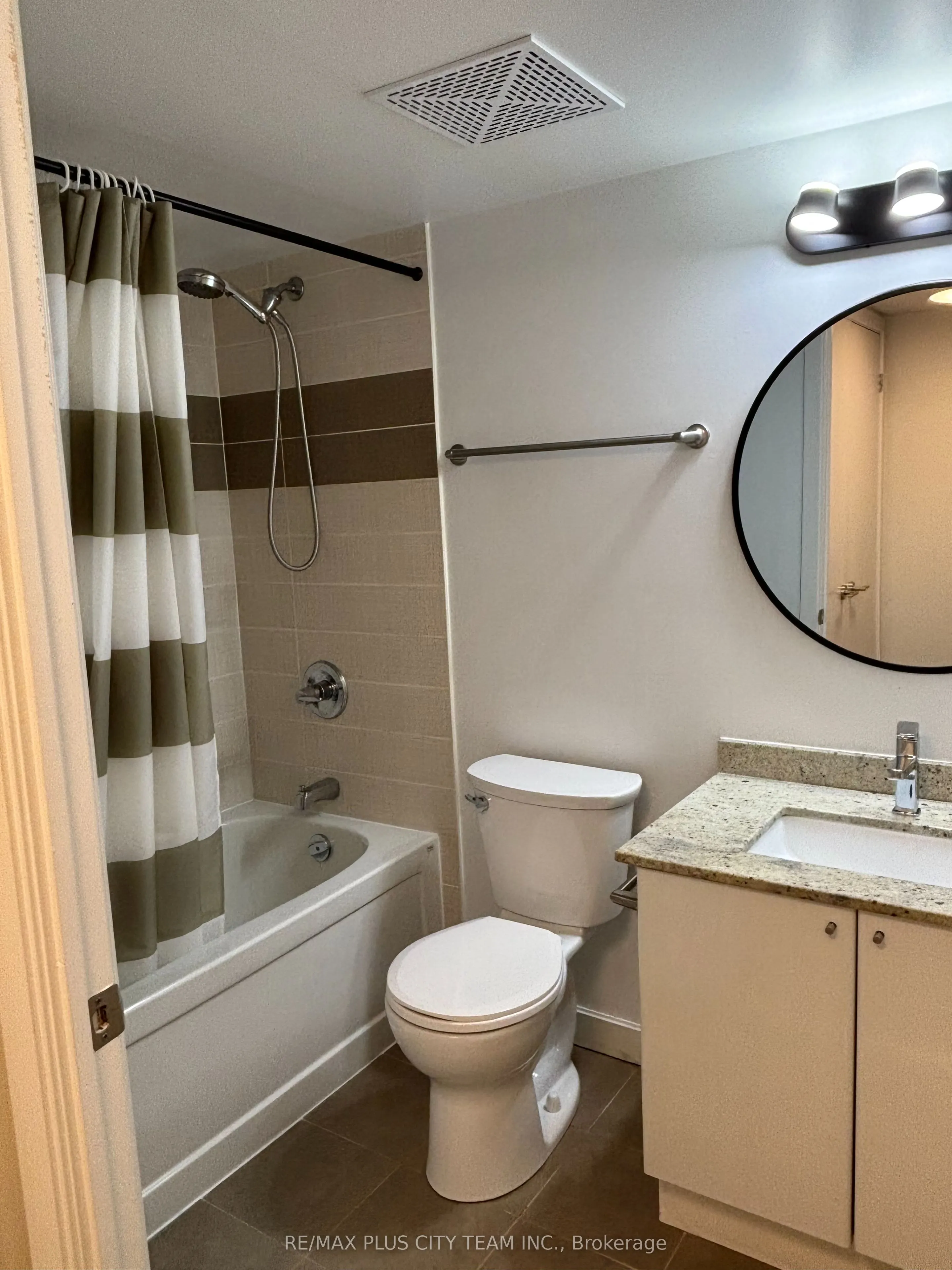 33 Bay Street, #1105