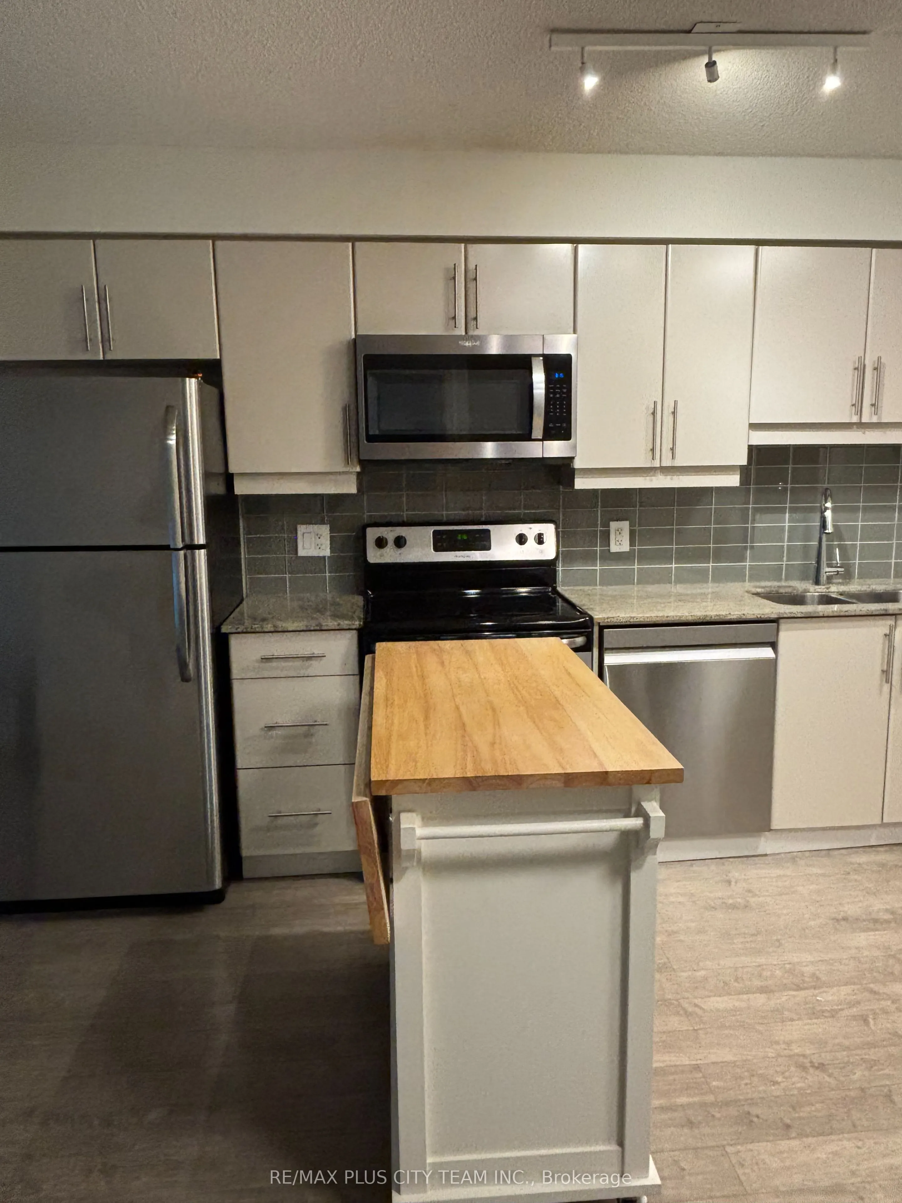 33 Bay Street, #1105