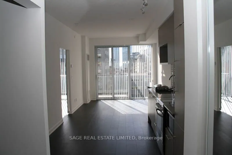 435 Richmond Street W, #806