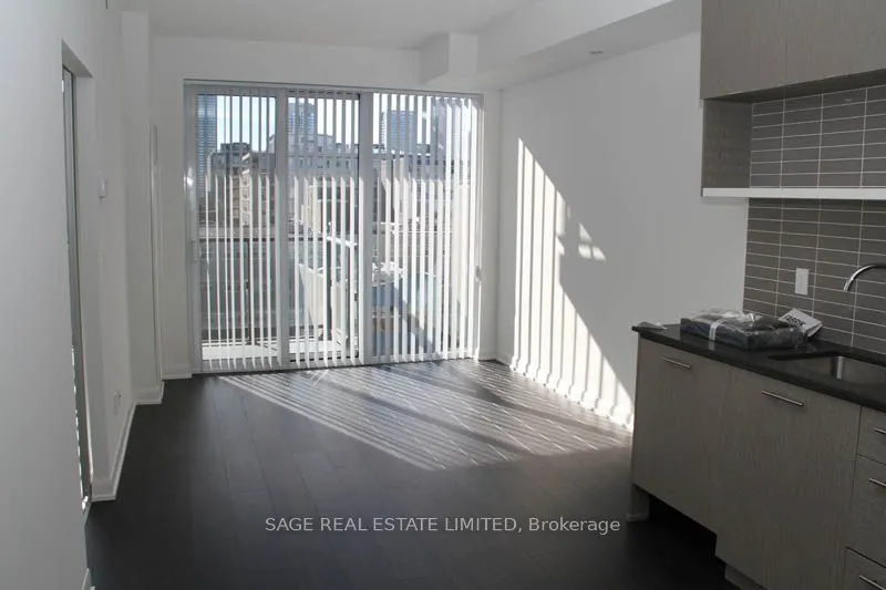 435 Richmond Street W, #806