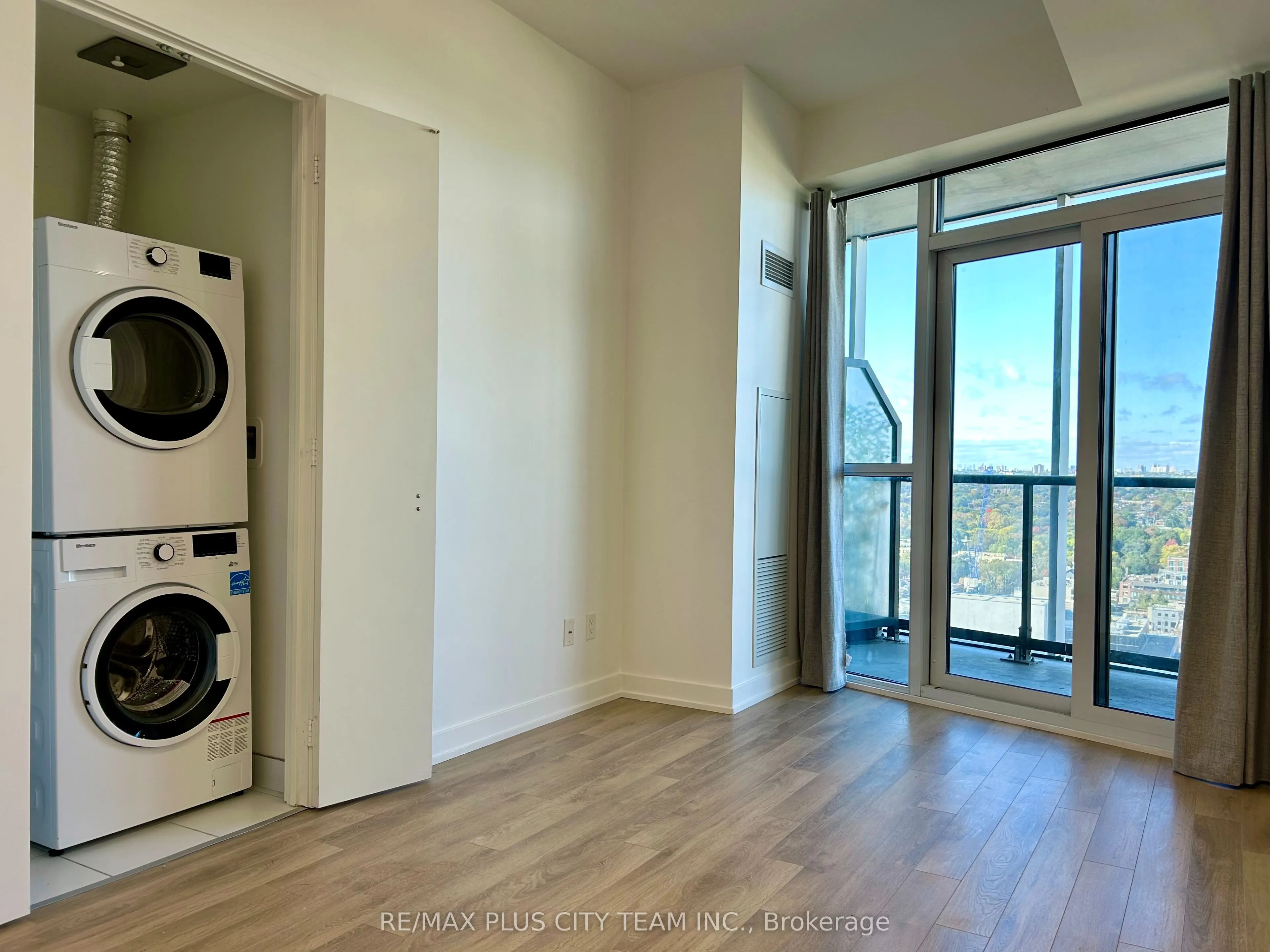50 Ordnance Street, #2208