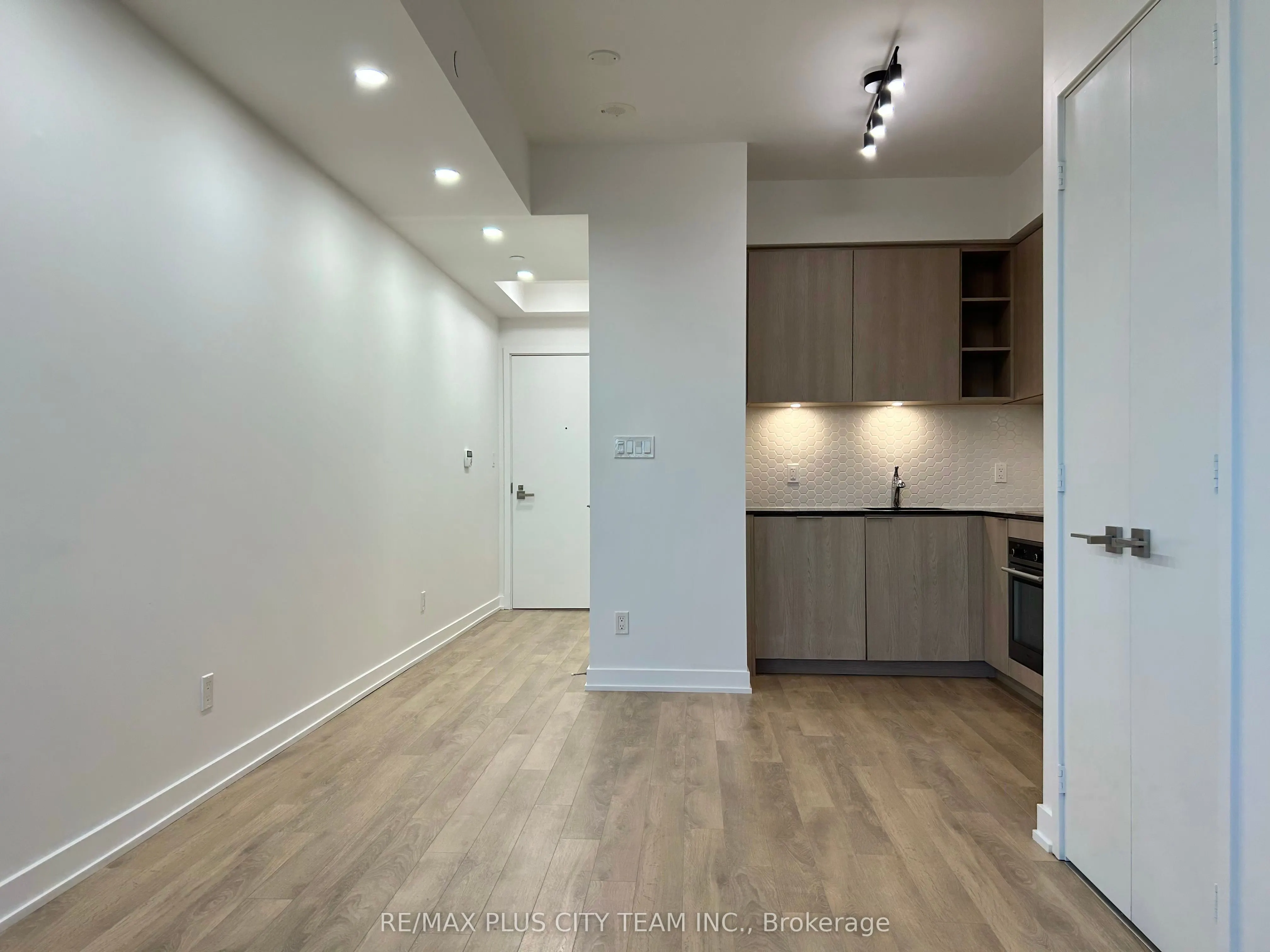 50 Ordnance Street, #2208