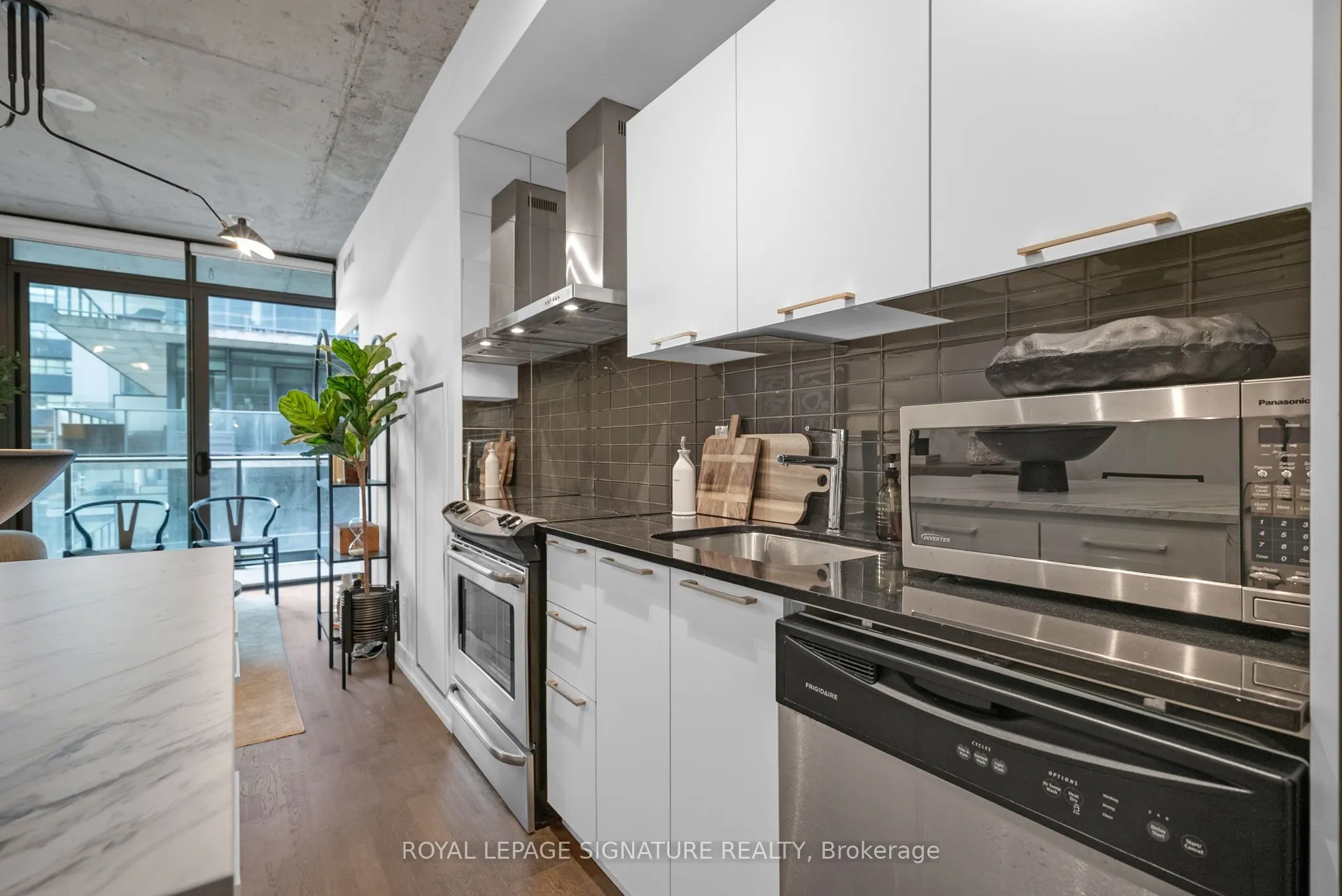 650 King Street W, #804