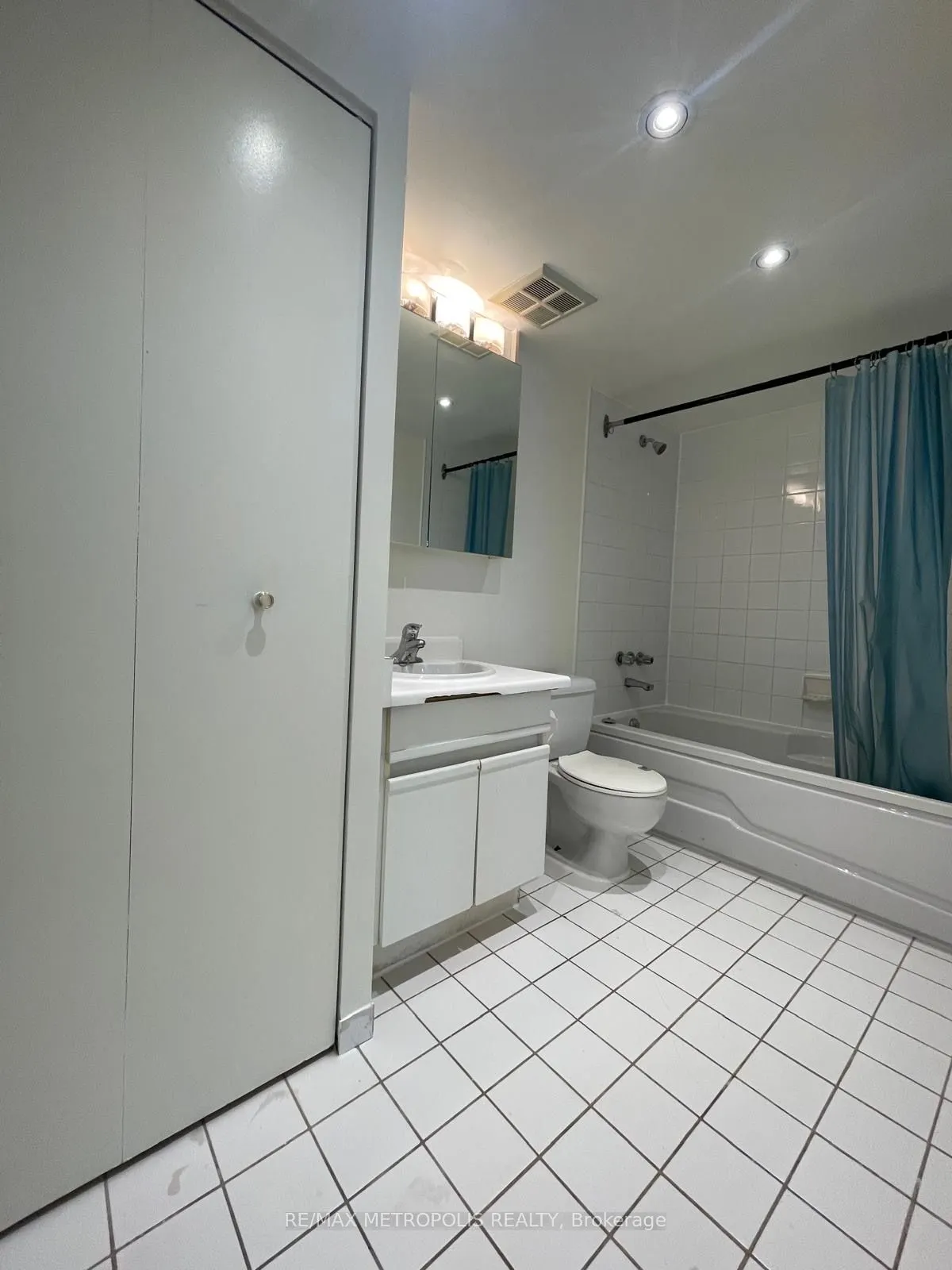1001 Bay Street, #1718