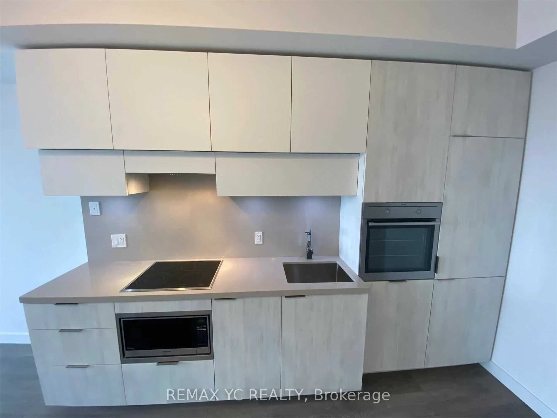 8 Eglinton Avenue E, #3206
