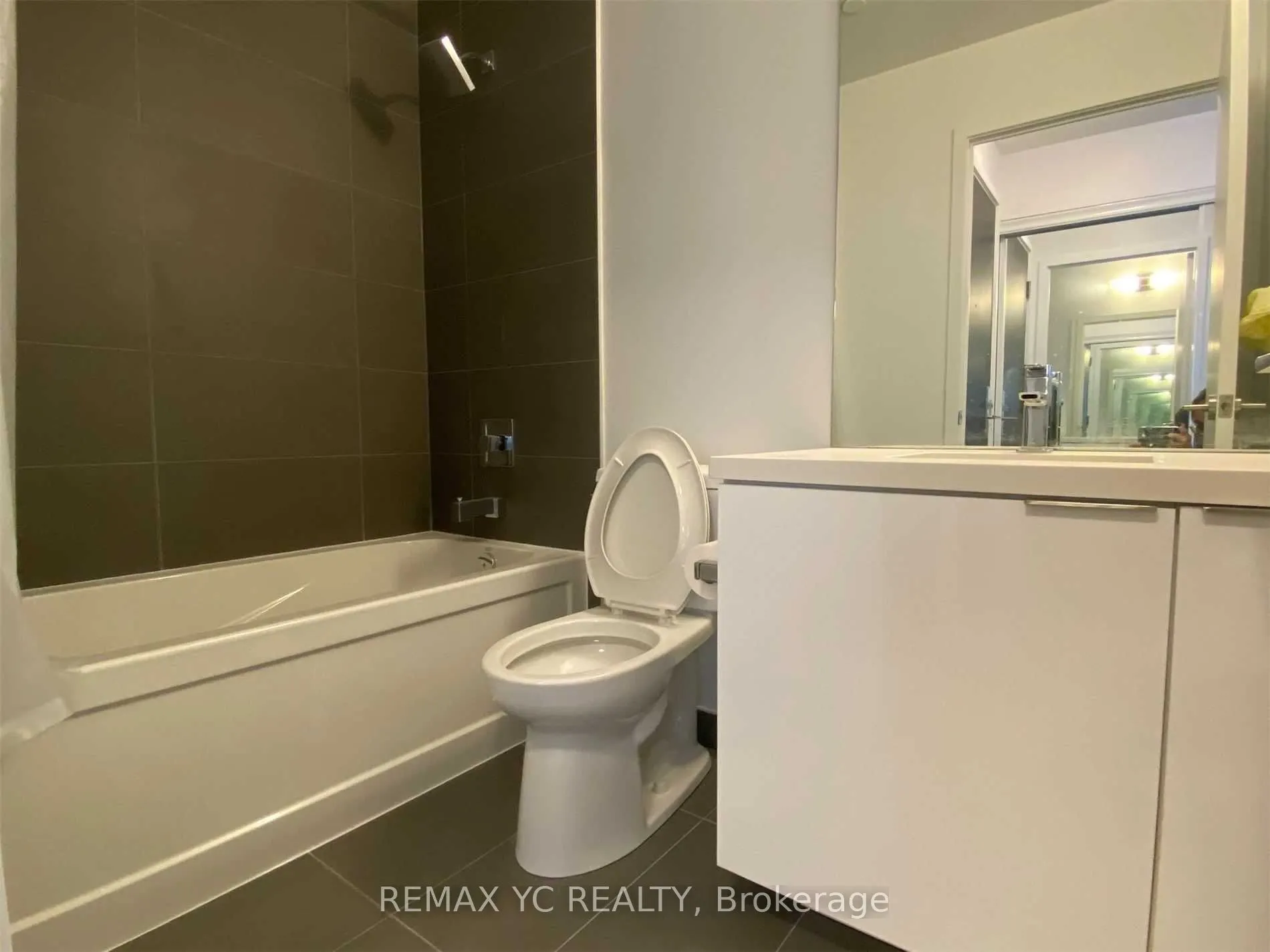 8 Eglinton Avenue E, #3206