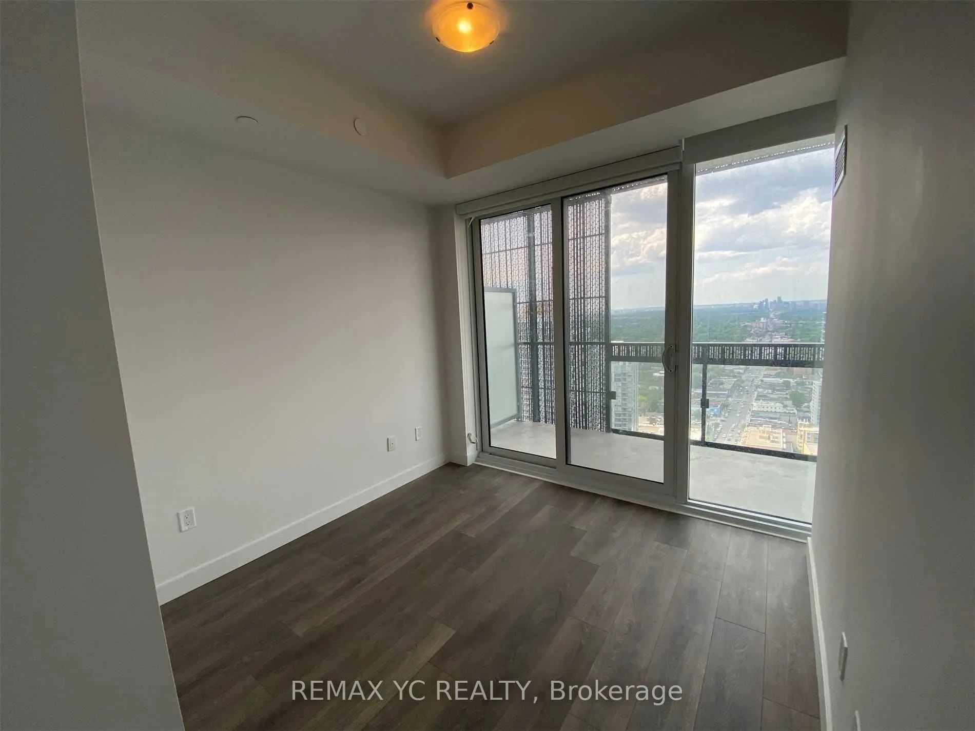 8 Eglinton Avenue E, #3206