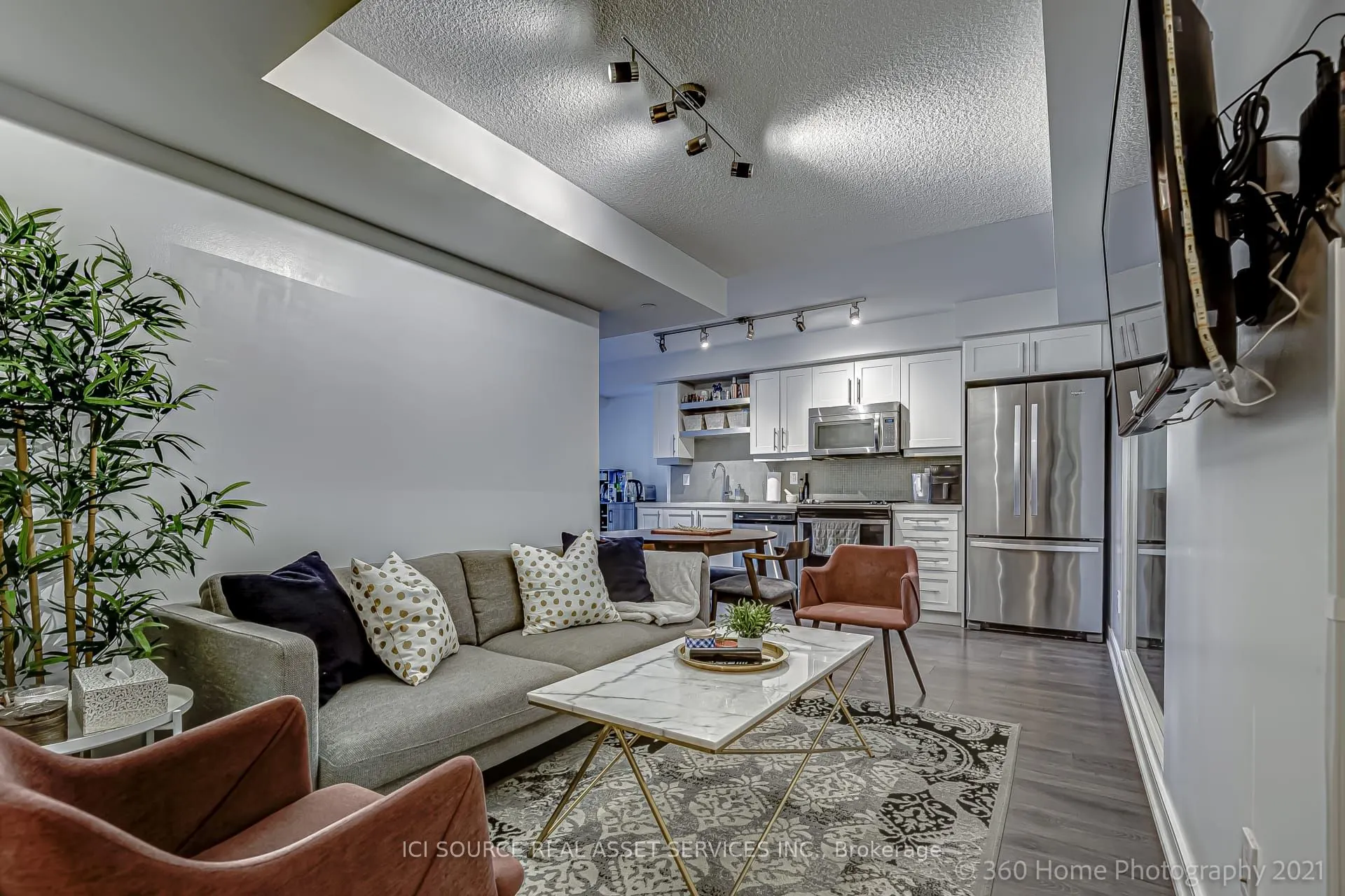 525 Adelaide Street W, #1020