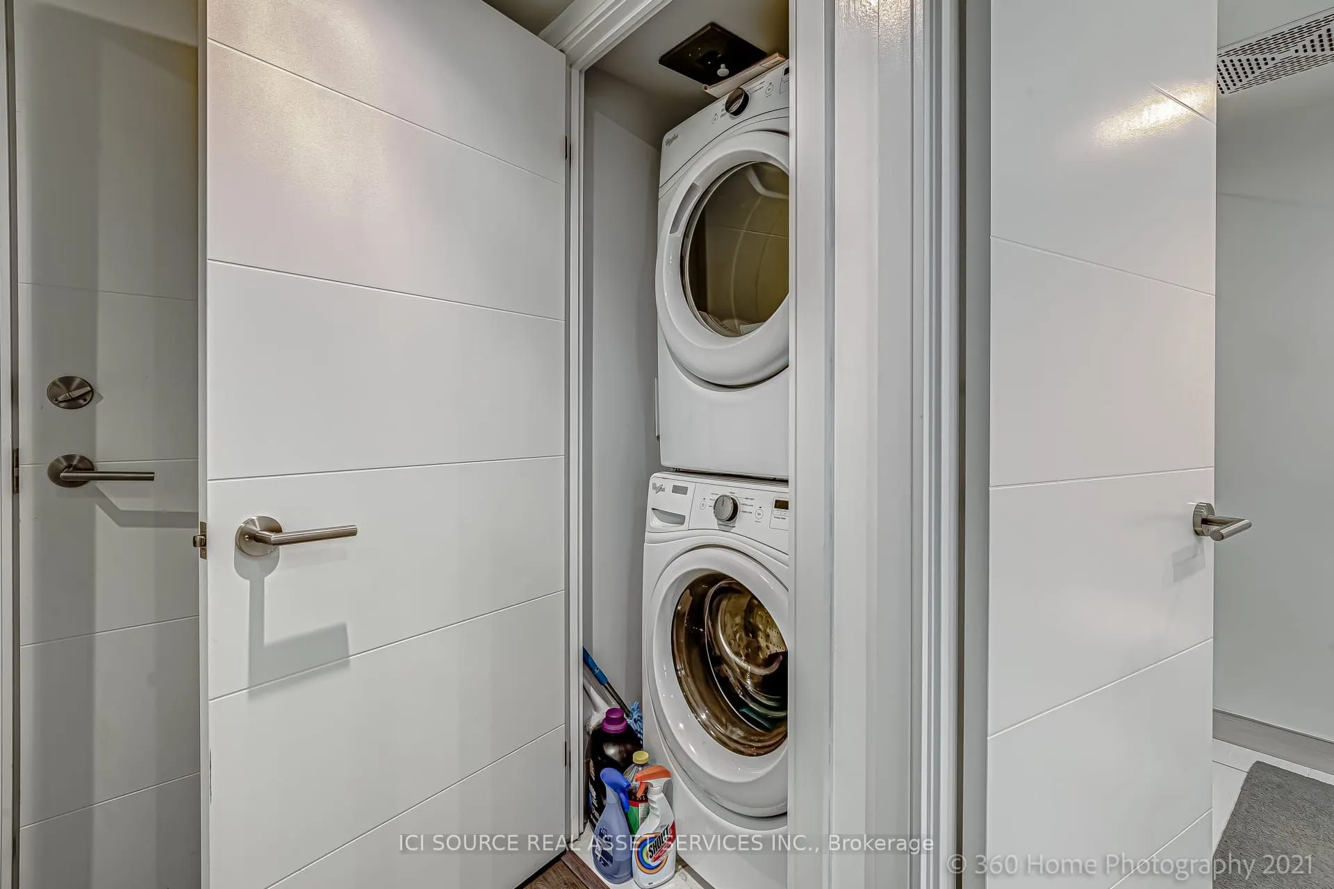 525 Adelaide Street W #1020