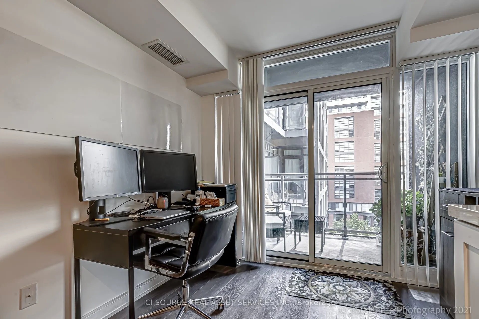 525 Adelaide Street W #1020