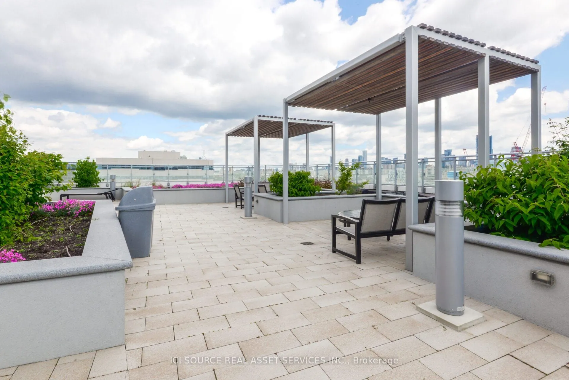525 Adelaide Street W #1020