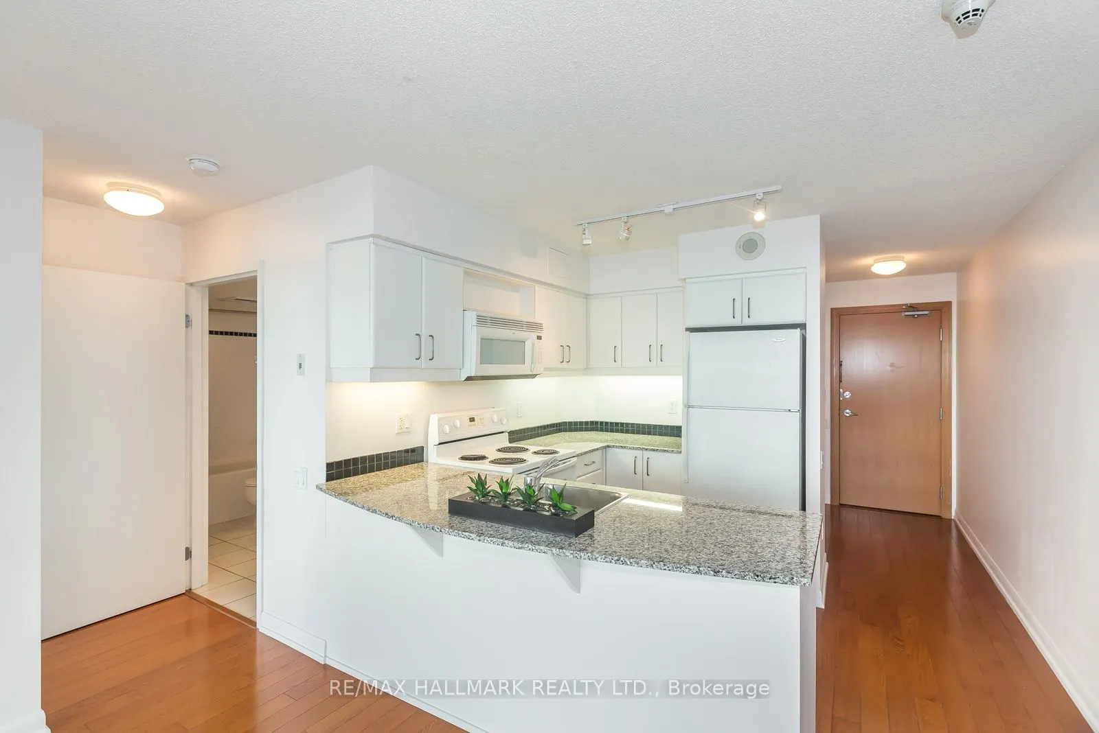 33 Sheppard Avenue E, #1701