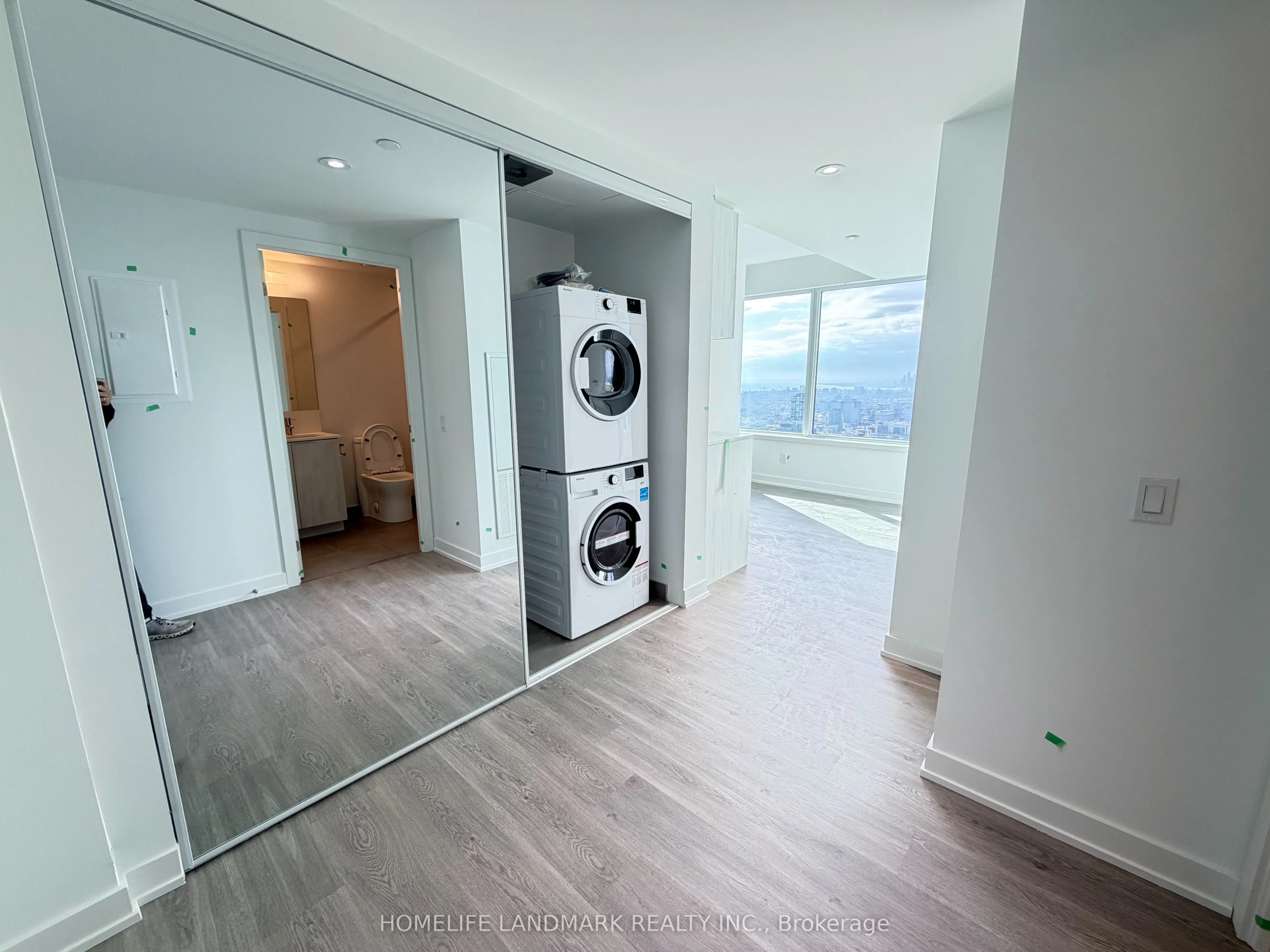 8 Wellesley Street W, #4915