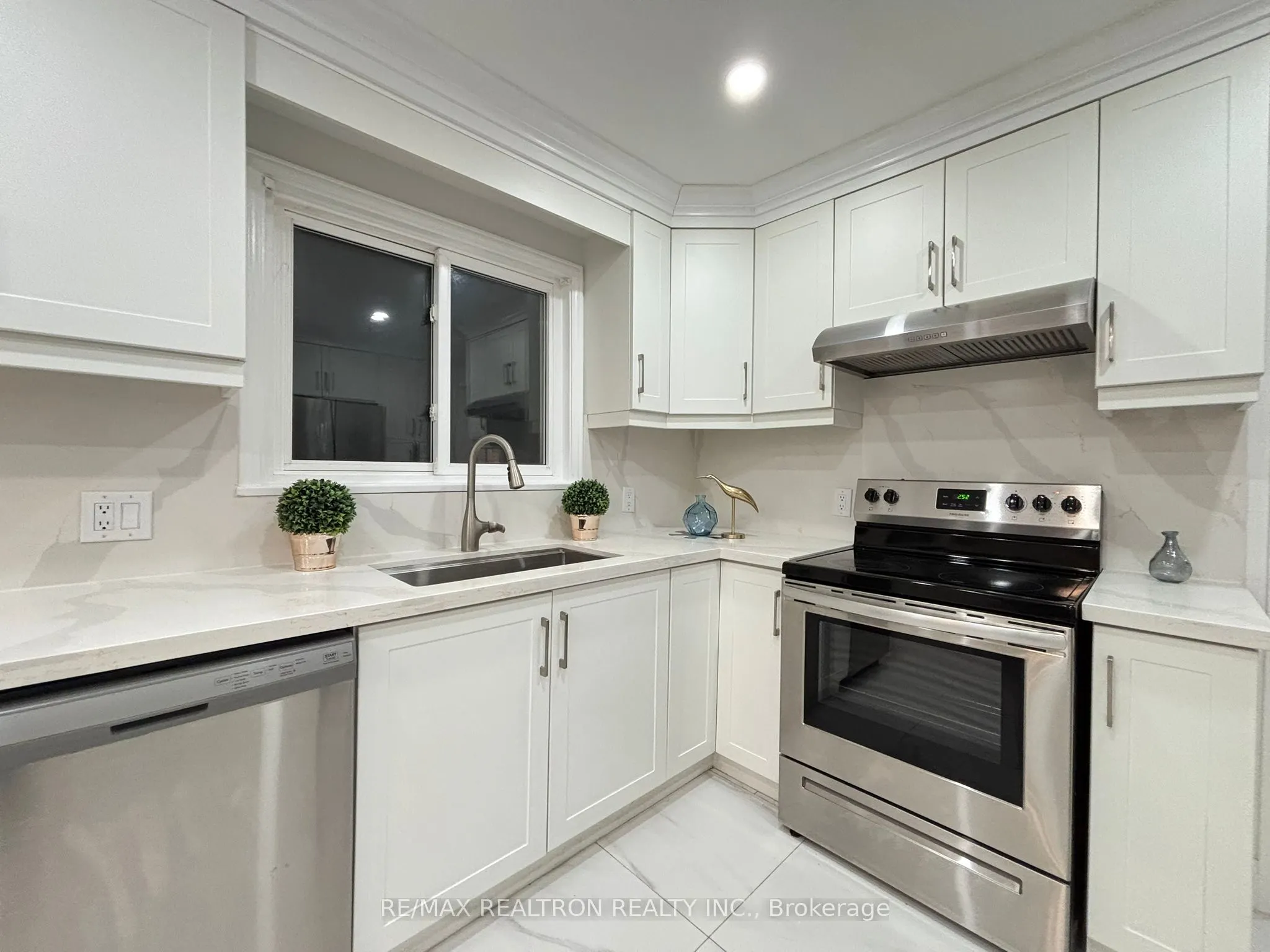 5 Centurion Court
