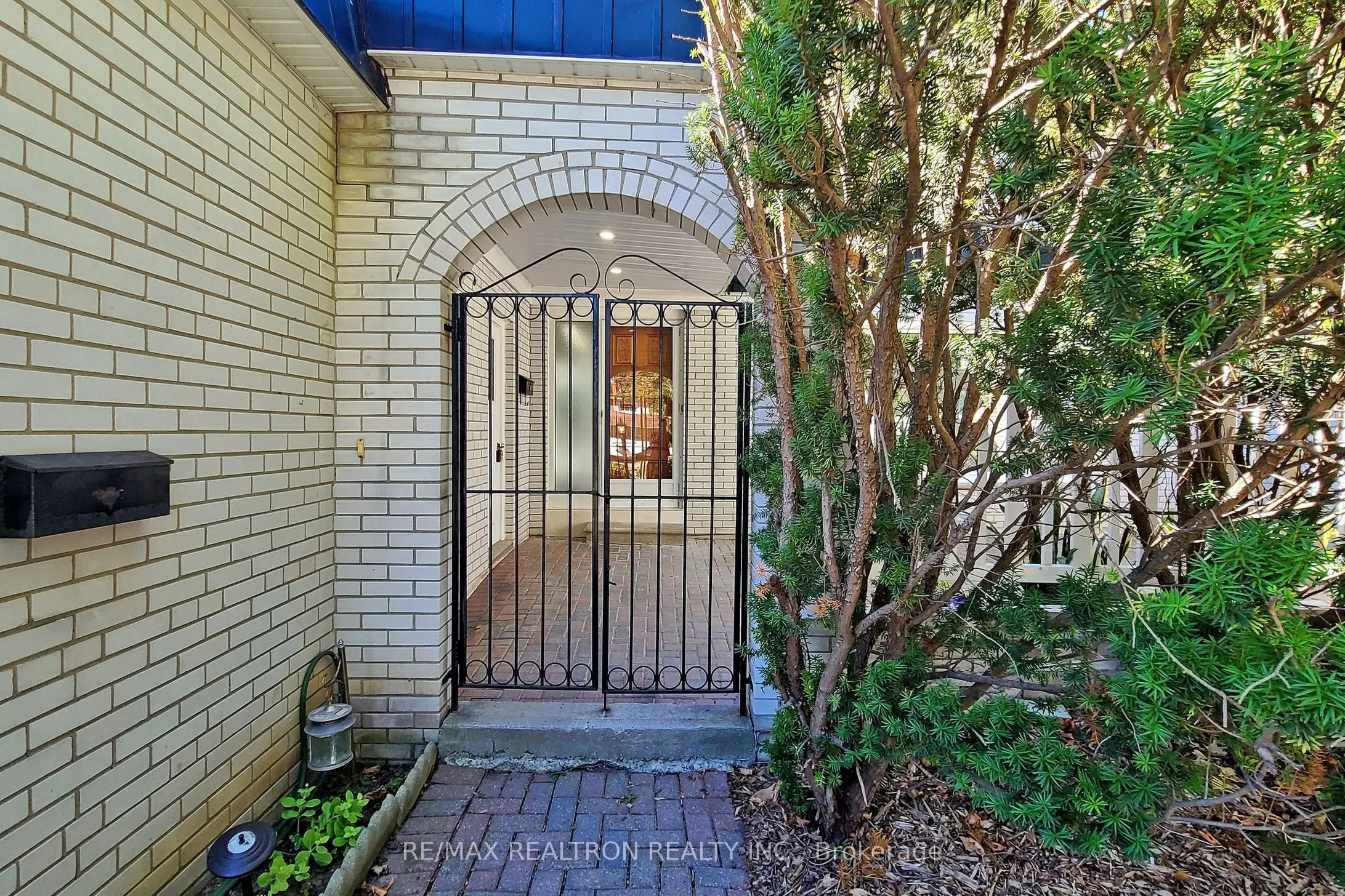 5 Centurion Court