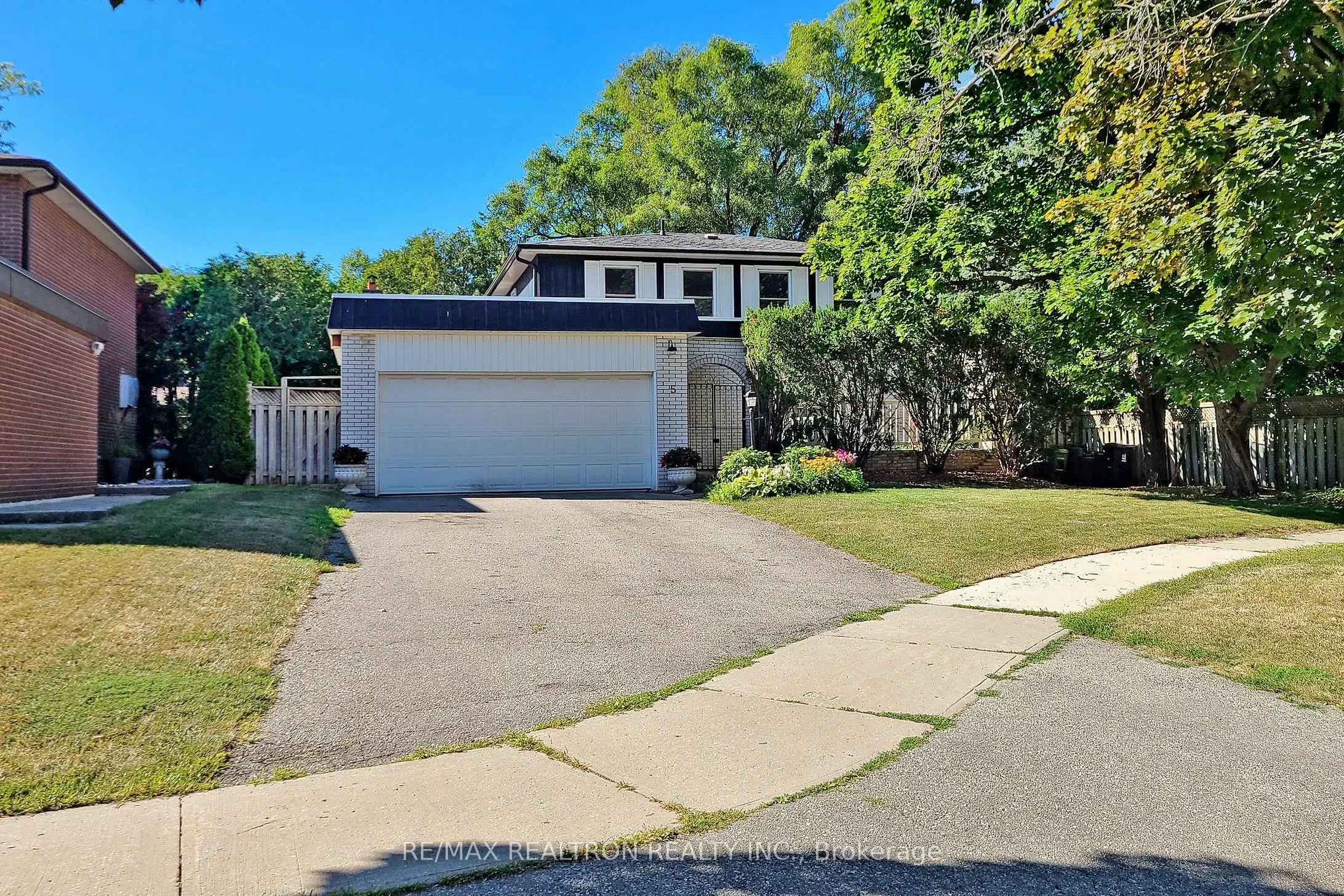 5 Centurion Court