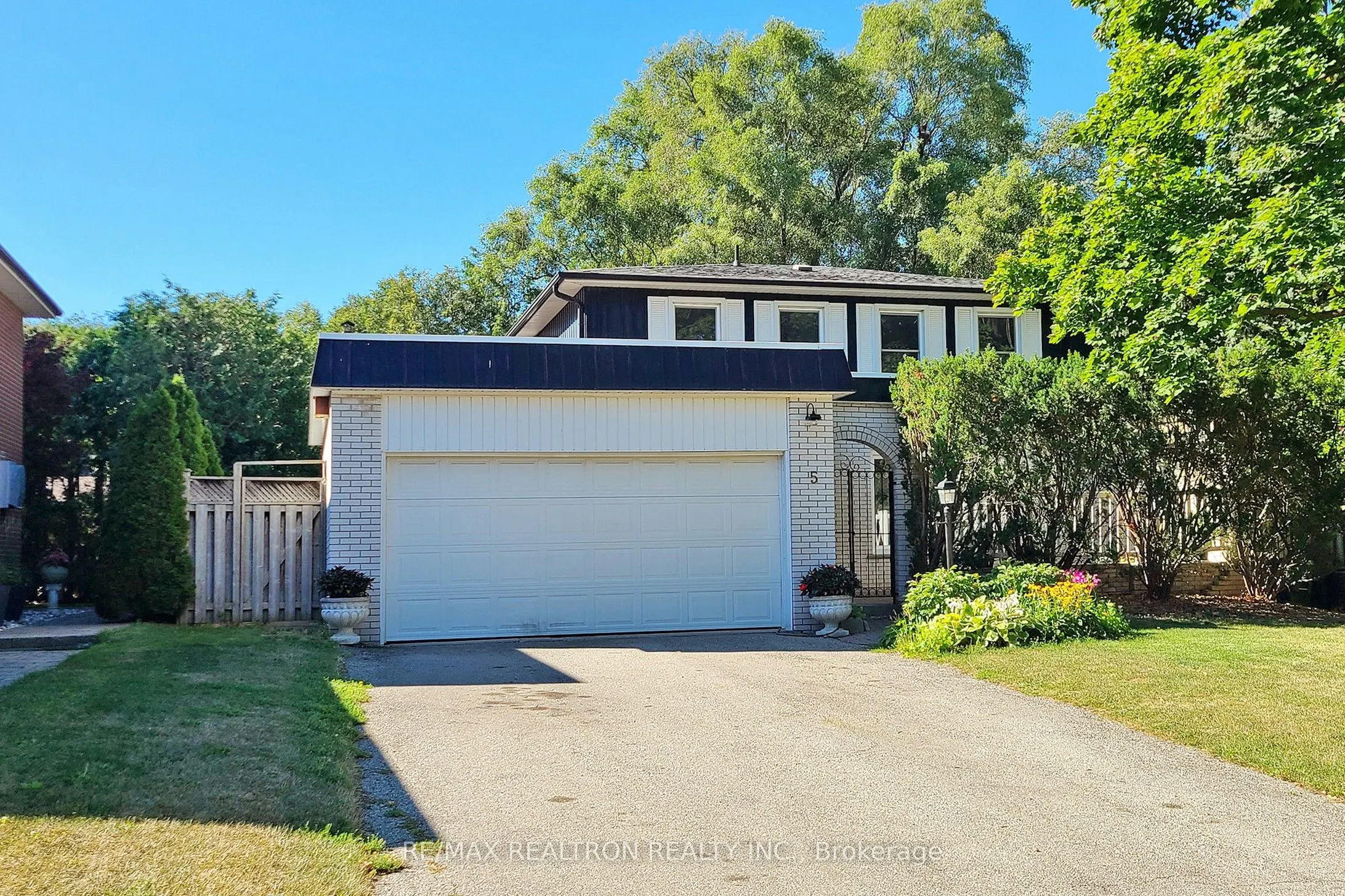 5 Centurion Court