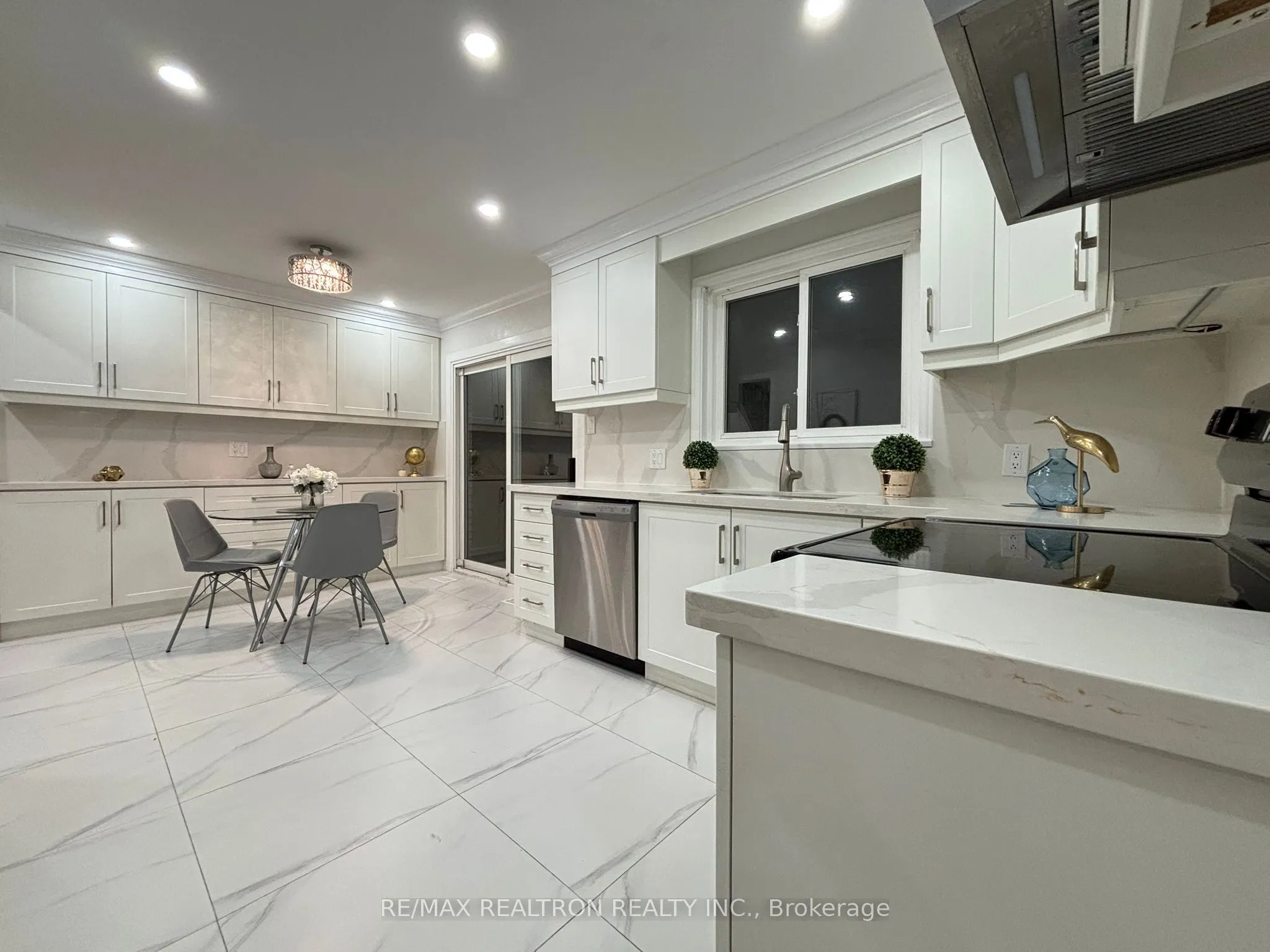 5 Centurion Court