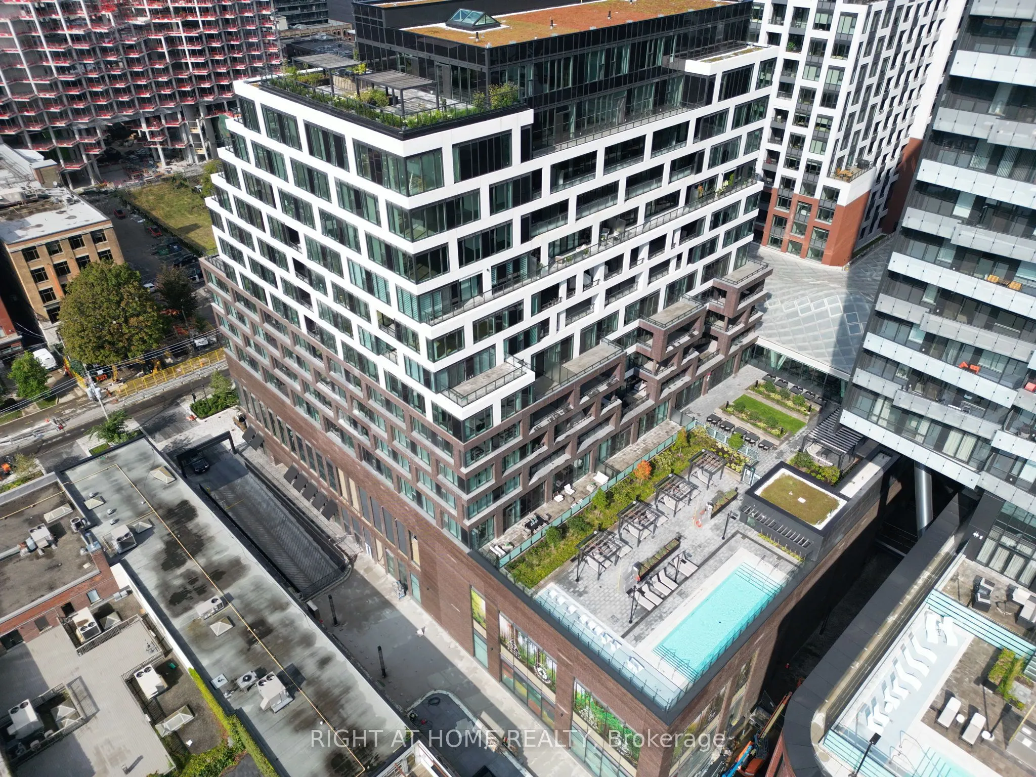 455 Wellington Street W, #301