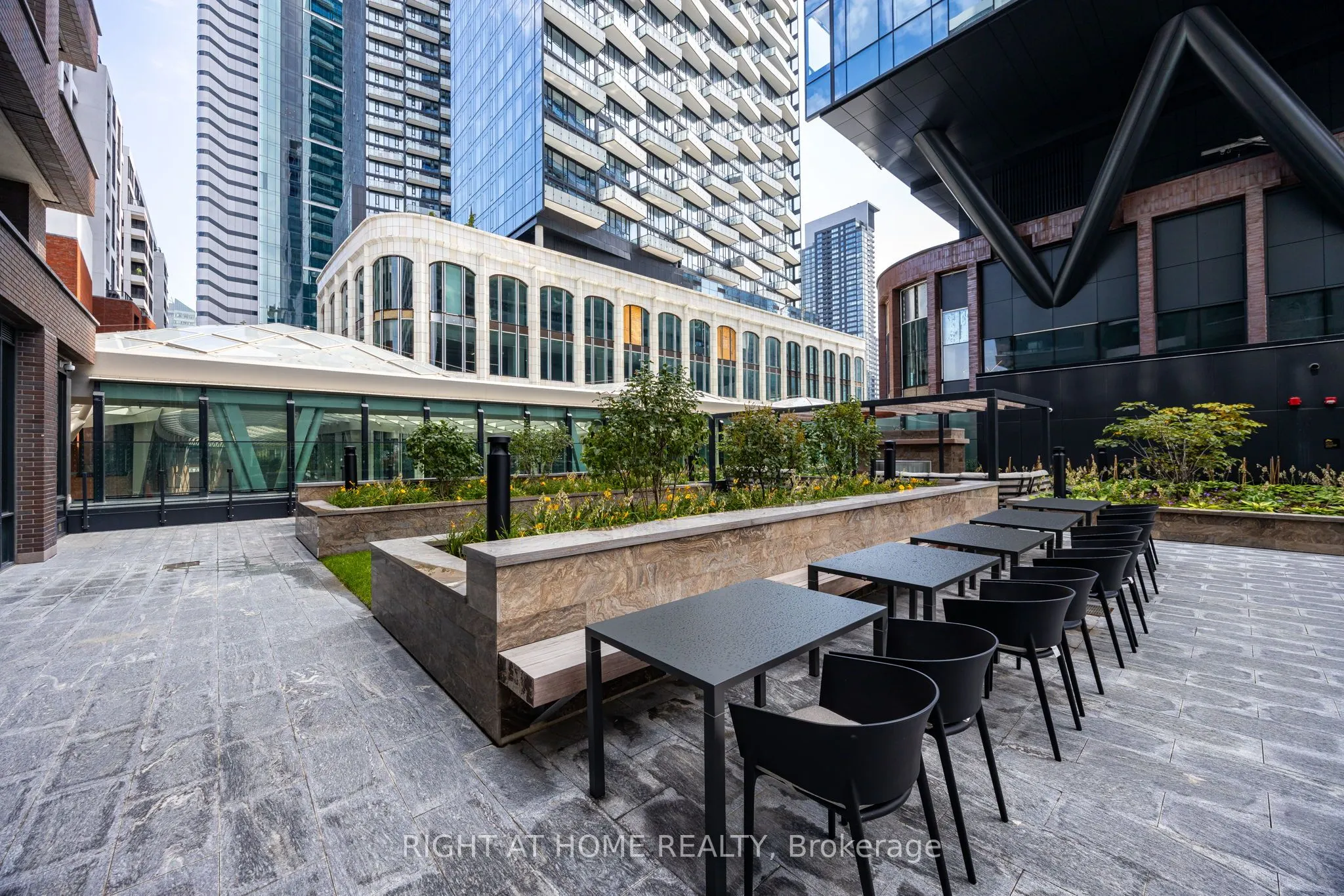 455 Wellington Street W, #301