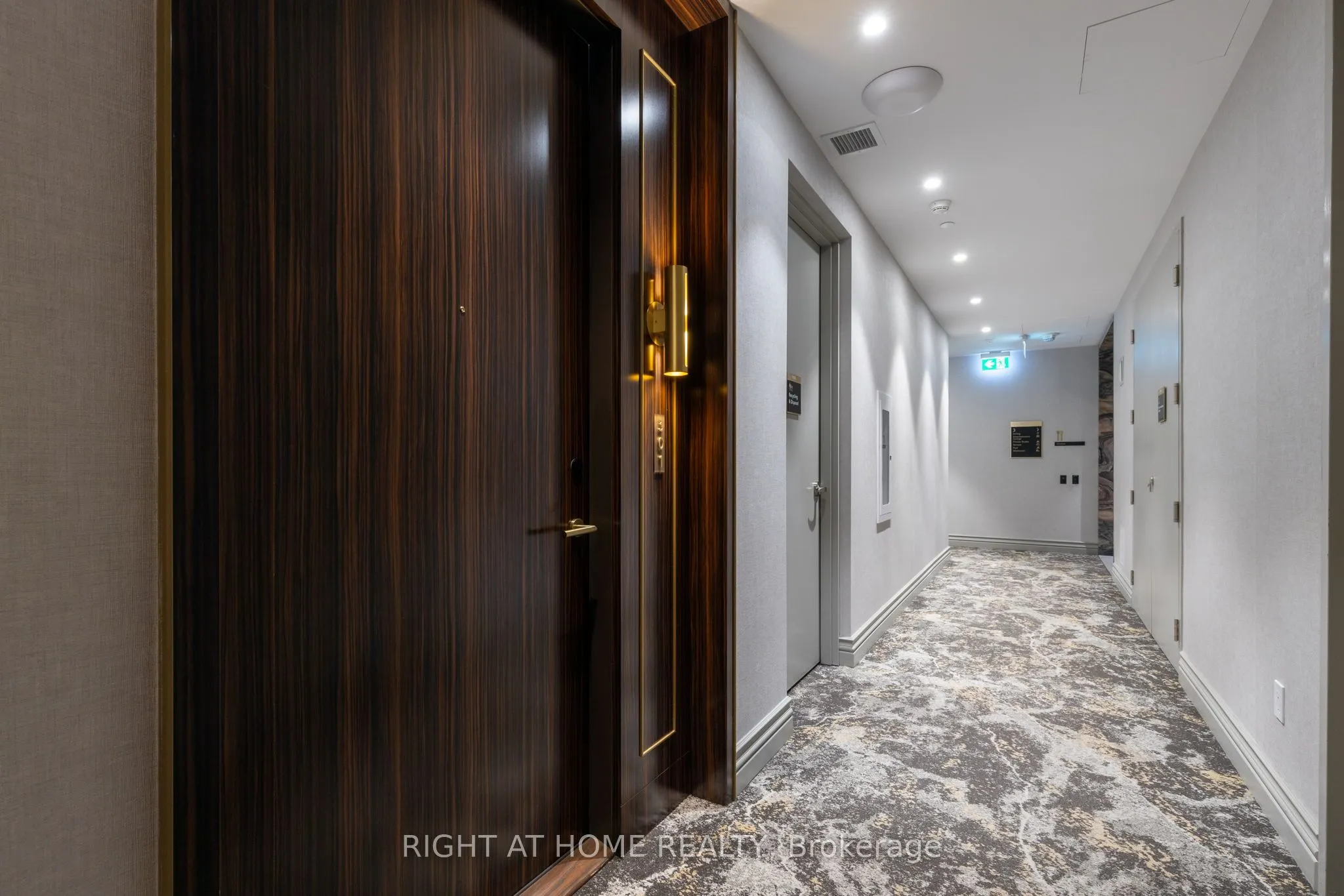 455 Wellington Street W, #301