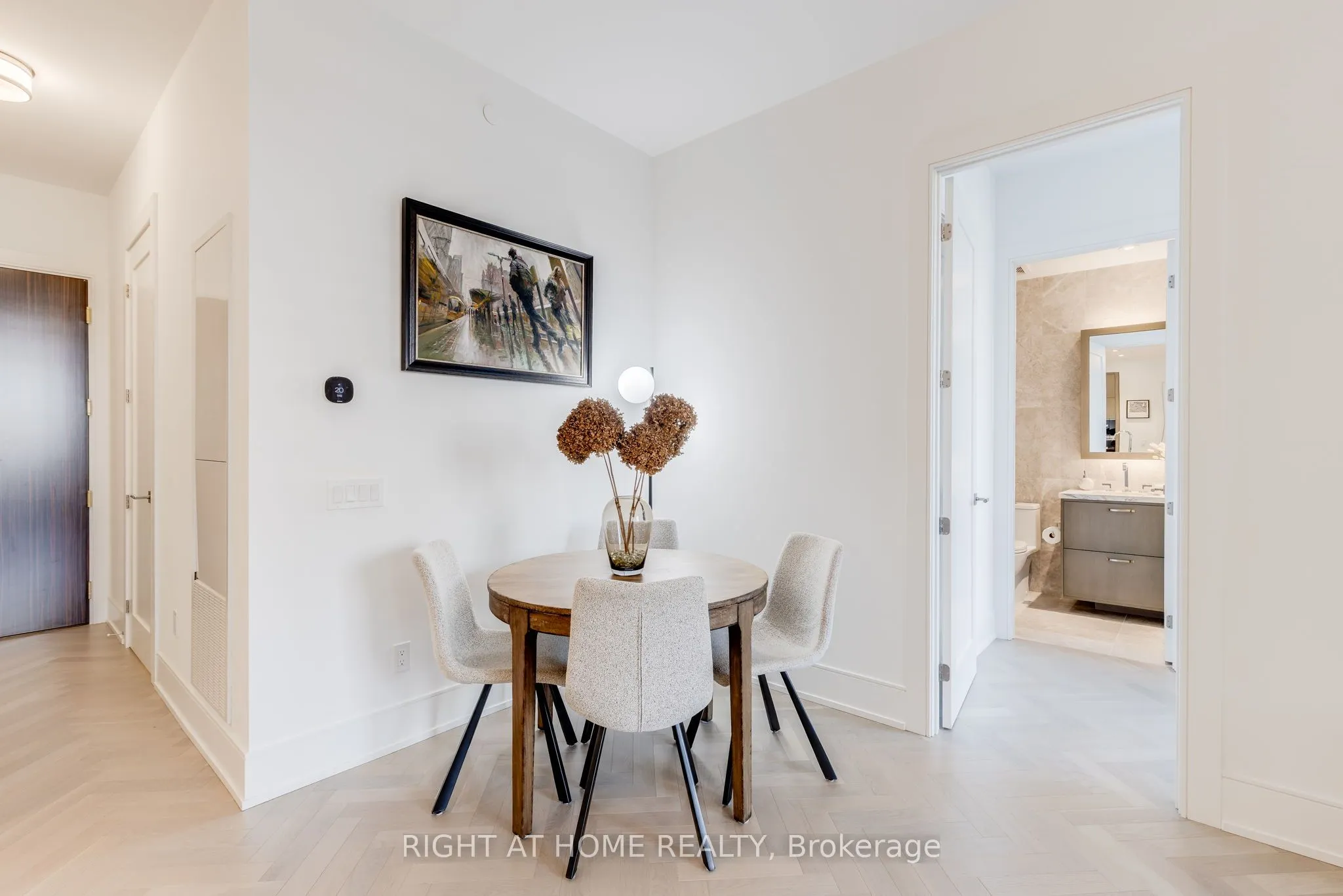 455 Wellington Street W, #301