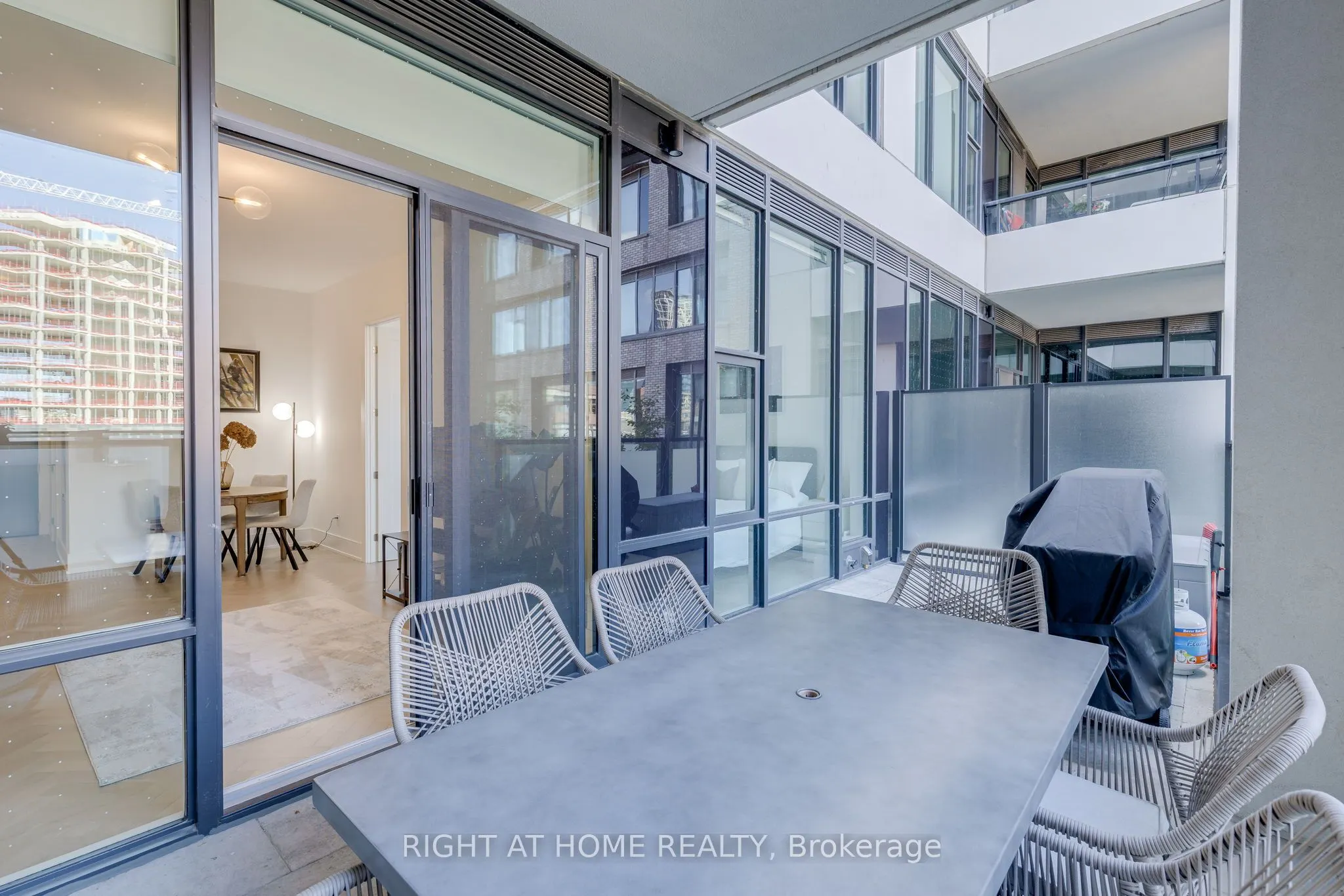 455 Wellington Street W, #301