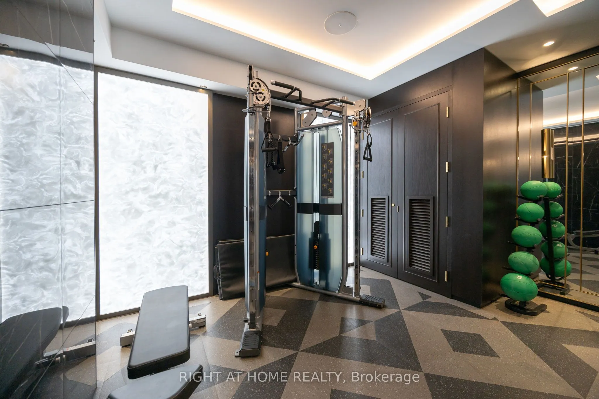 455 Wellington Street W, #301