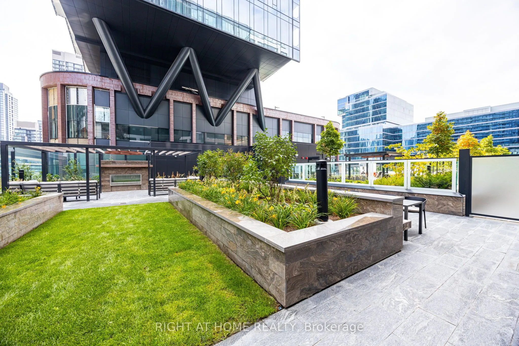 455 Wellington Street W, #301