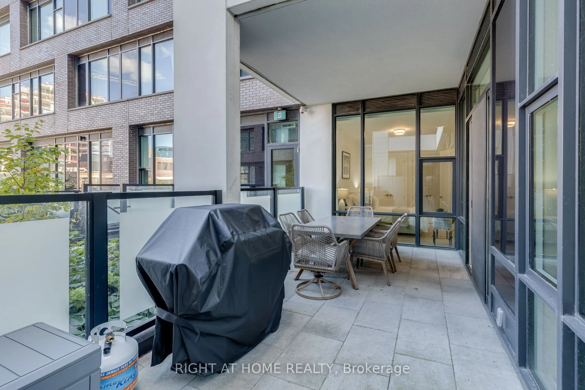 455 Wellington Street W, #301