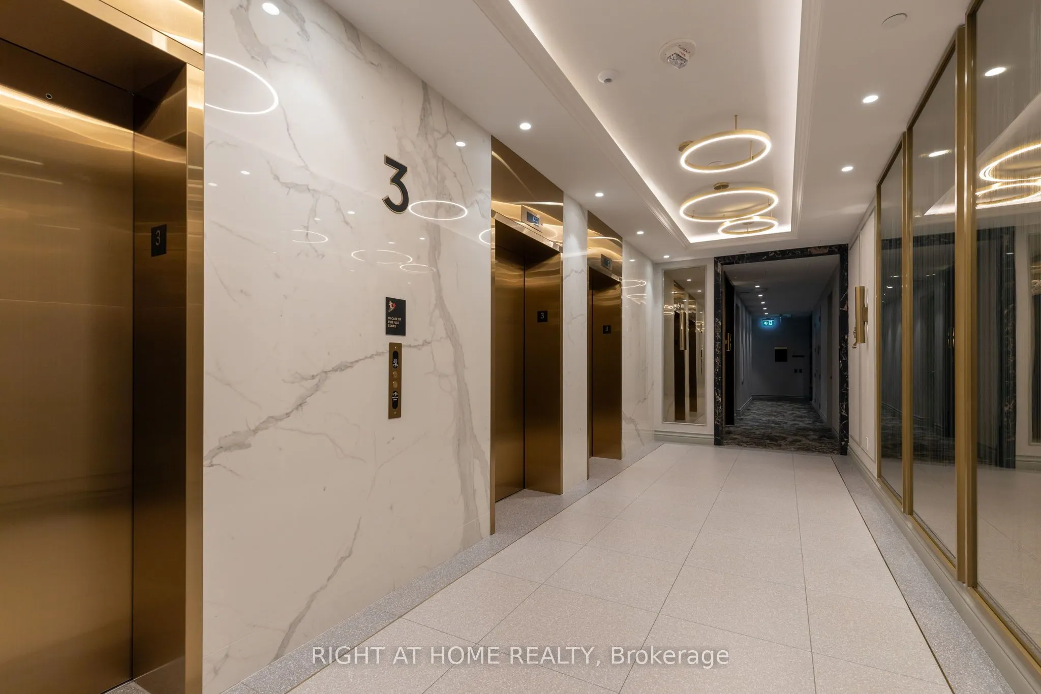 455 Wellington Street W, #301