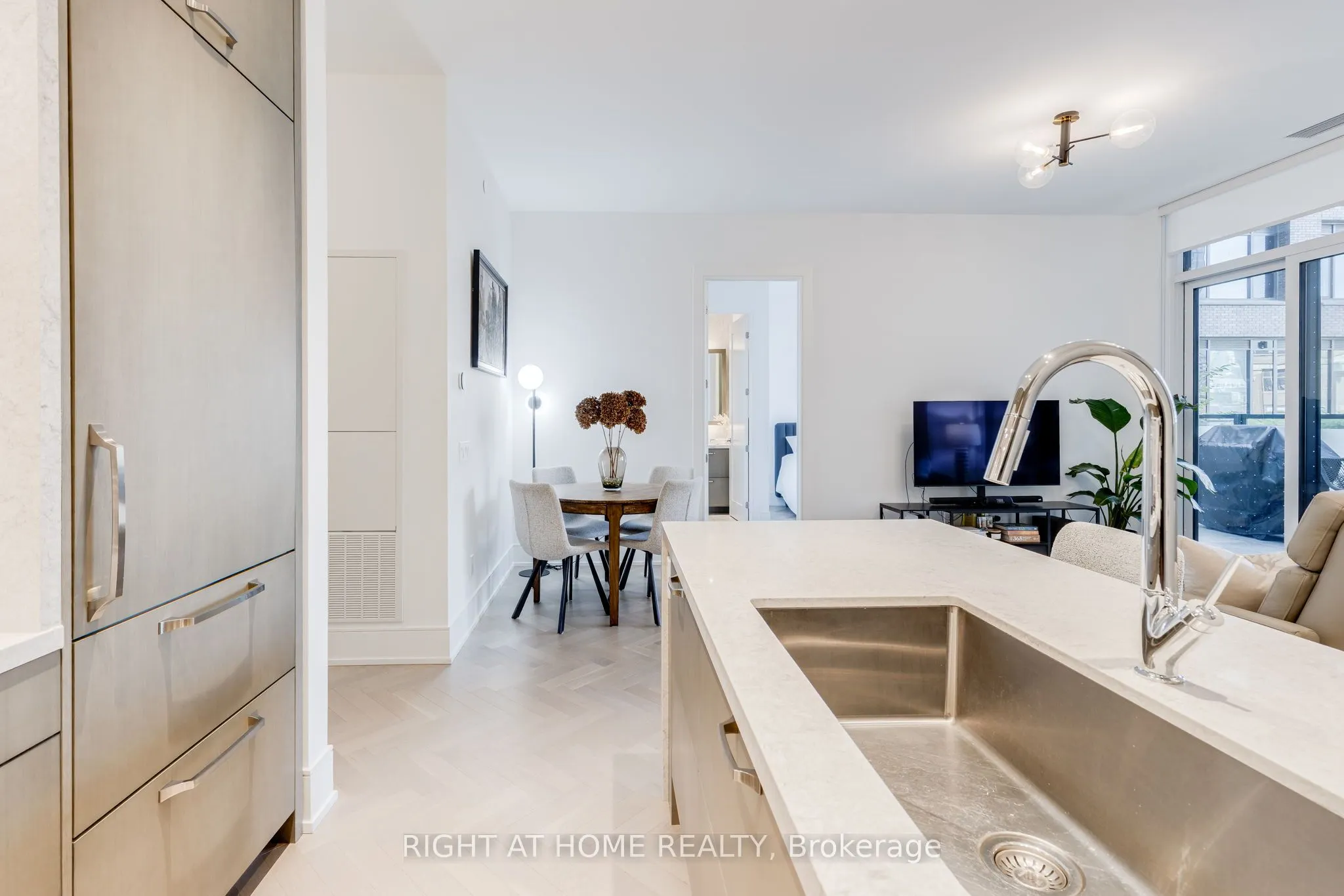 455 Wellington Street W, #301