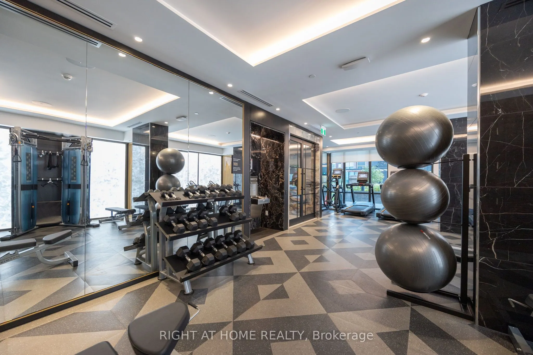 455 Wellington Street W, #301