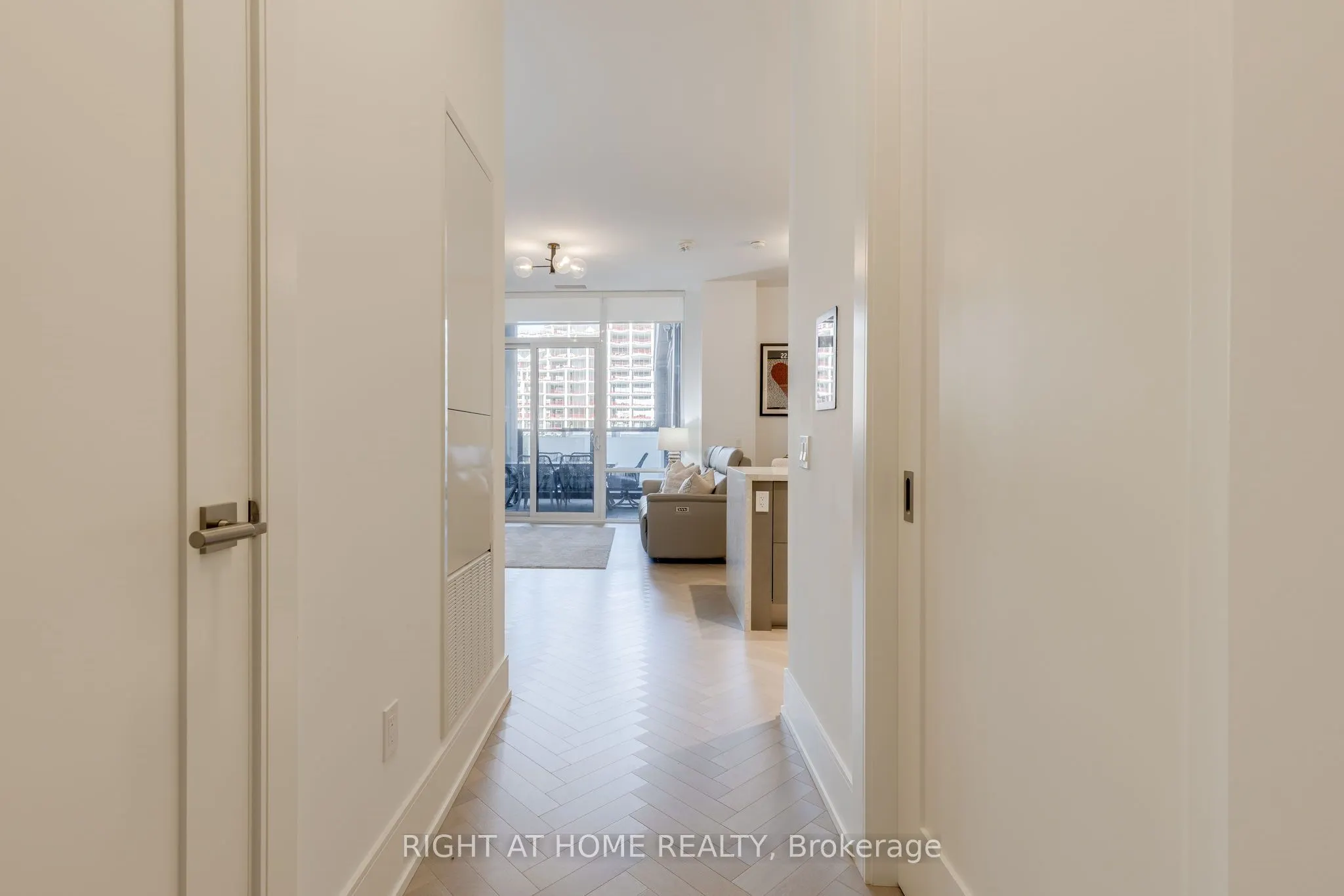 455 Wellington Street W, #301