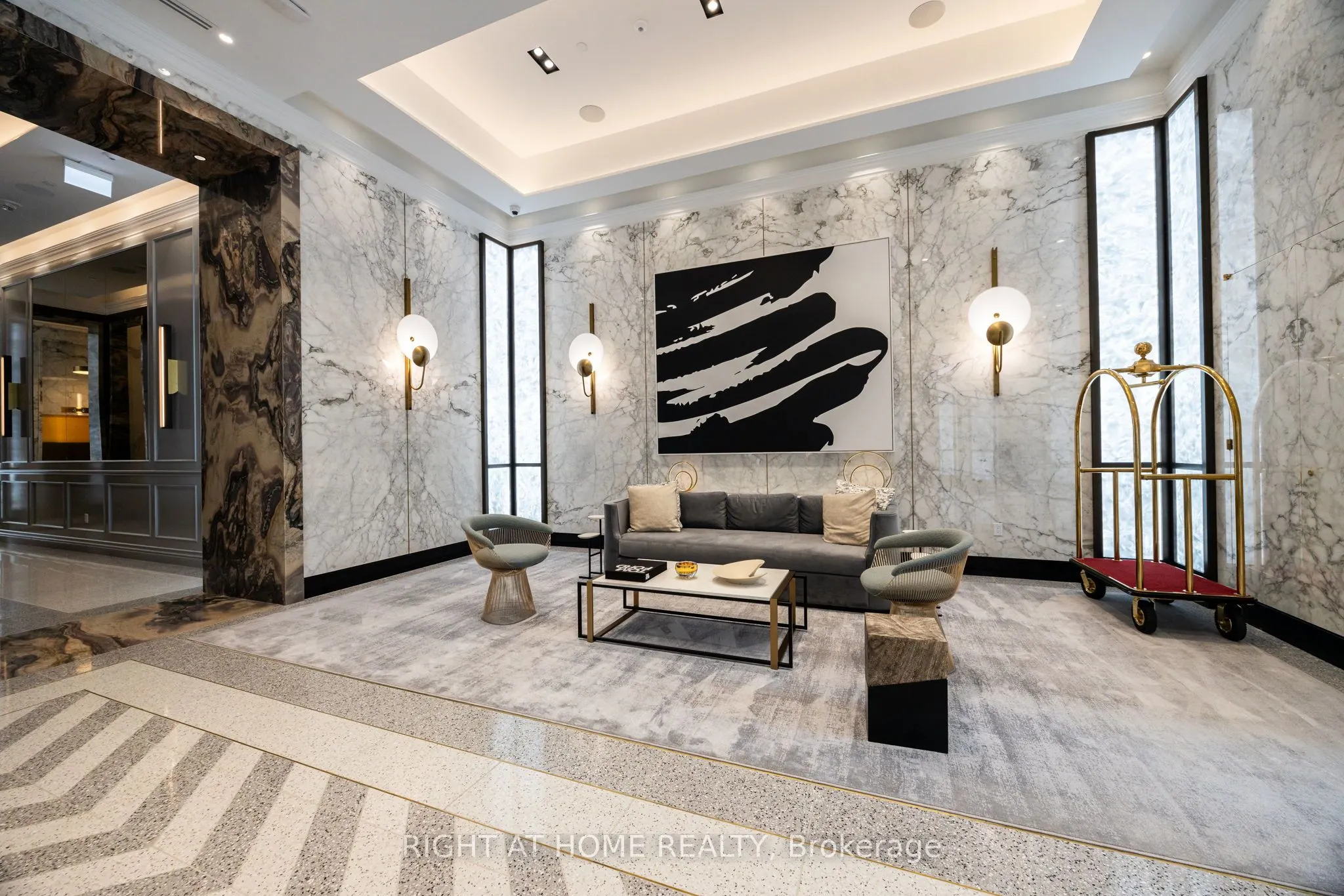 455 Wellington Street W, #301