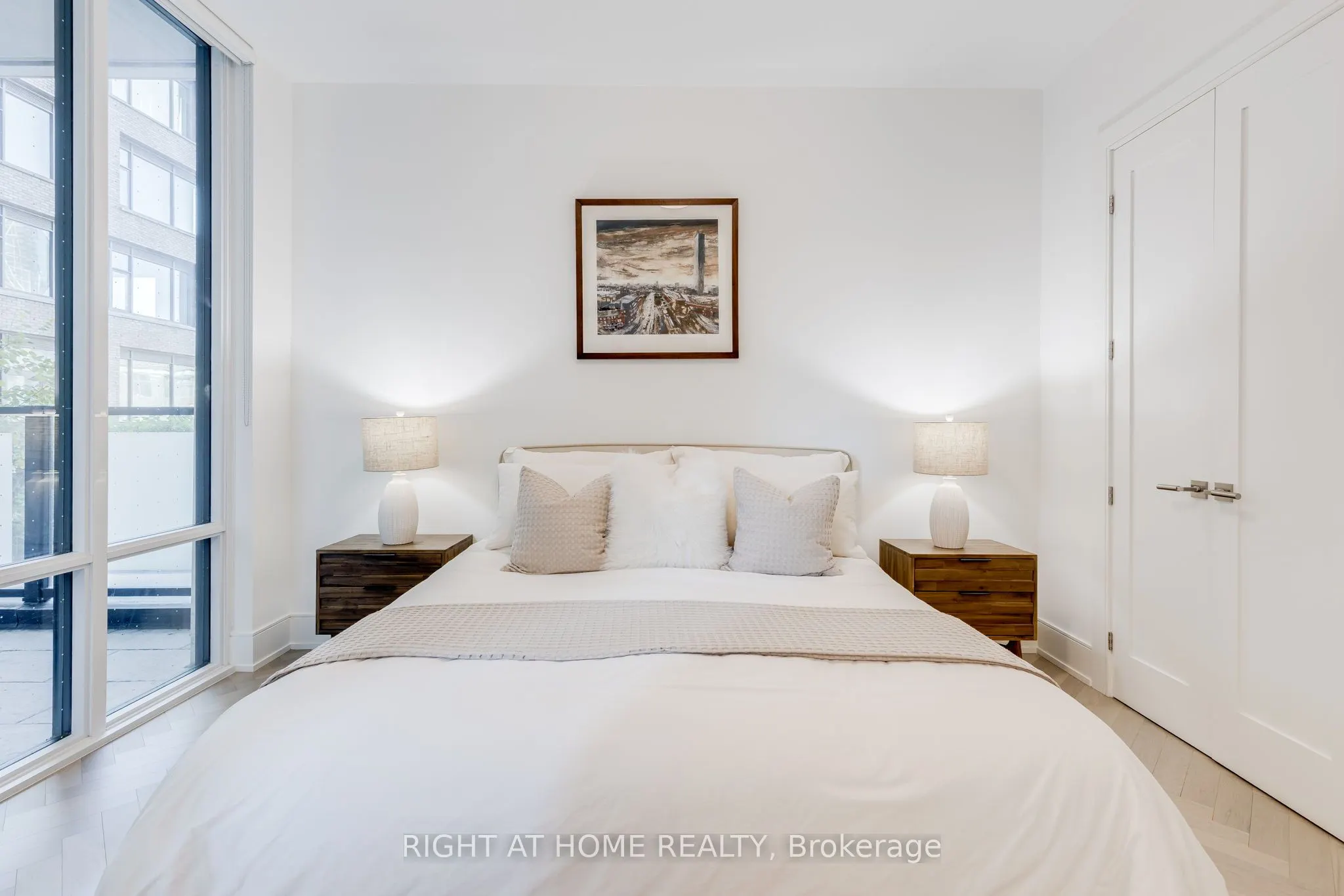 455 Wellington Street W, #301