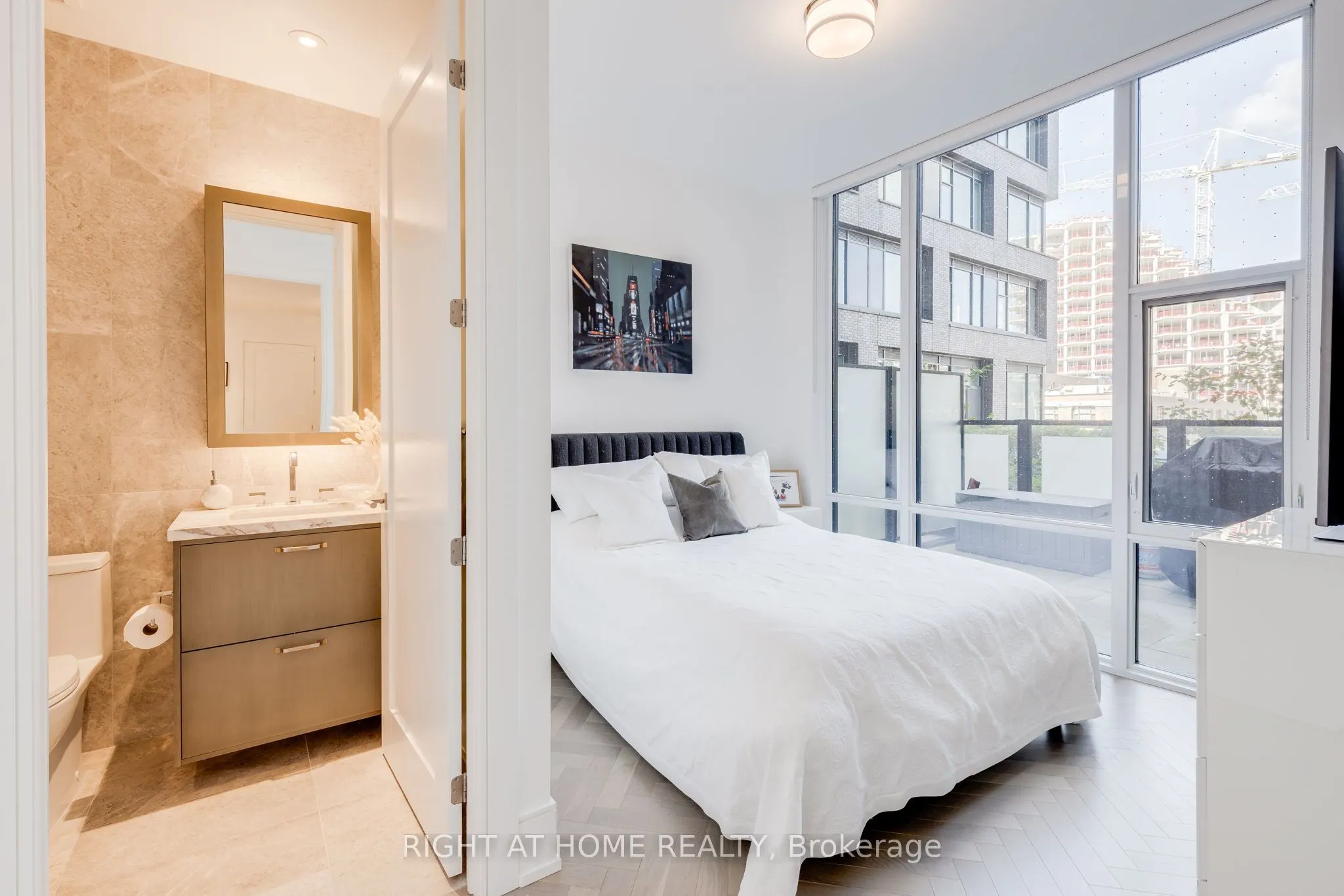 455 Wellington Street W, #301