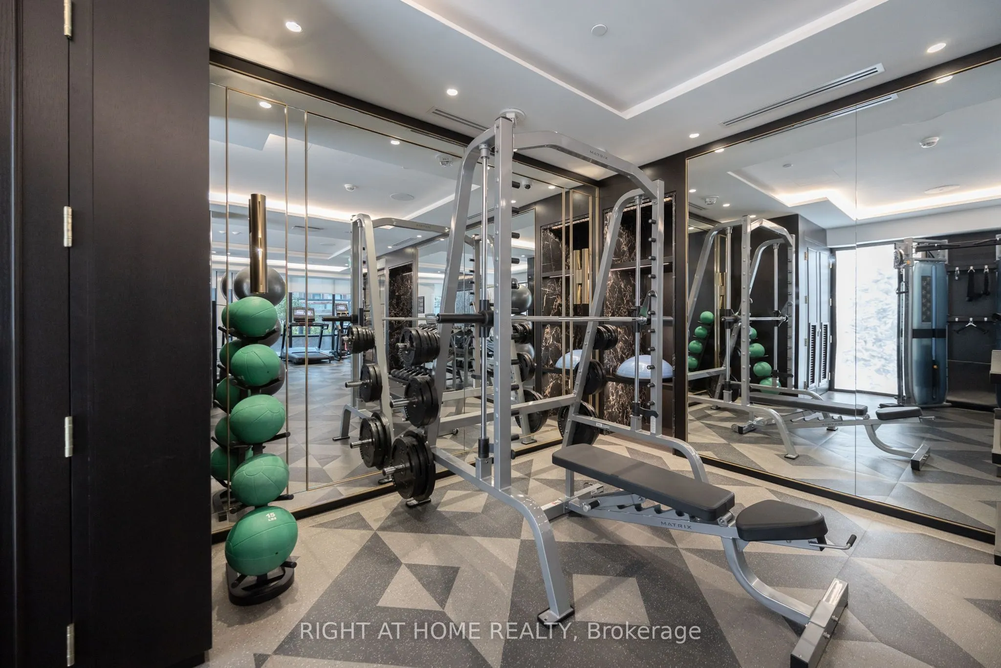 455 Wellington Street W, #301