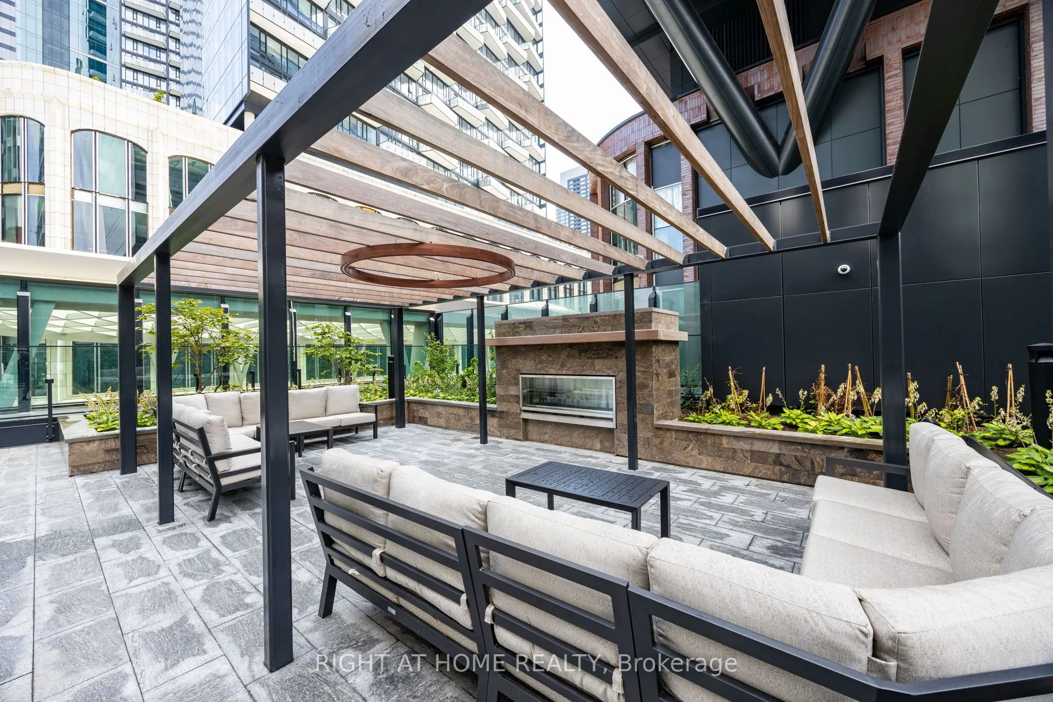 455 Wellington Street W, #301
