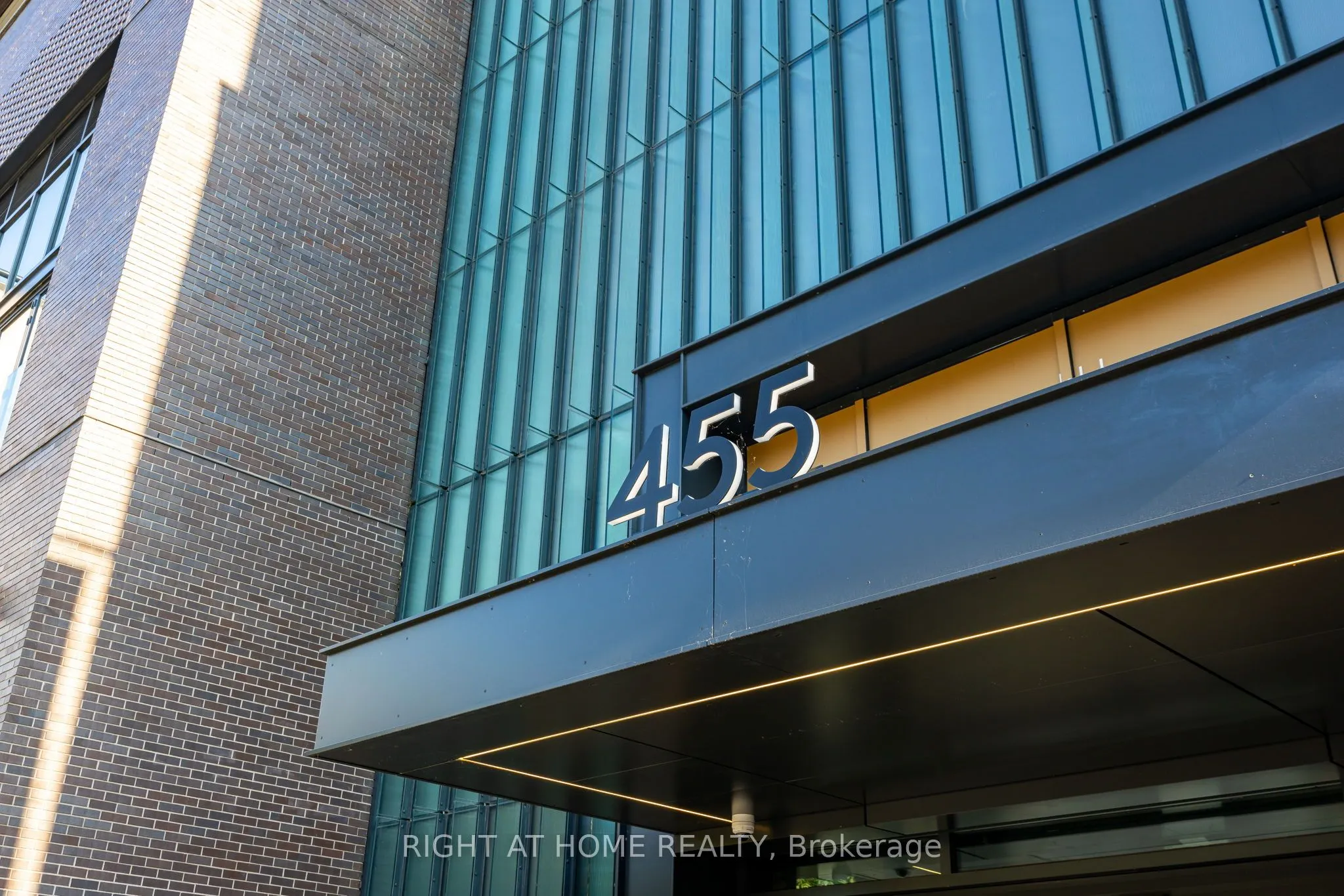 455 Wellington Street W, #301