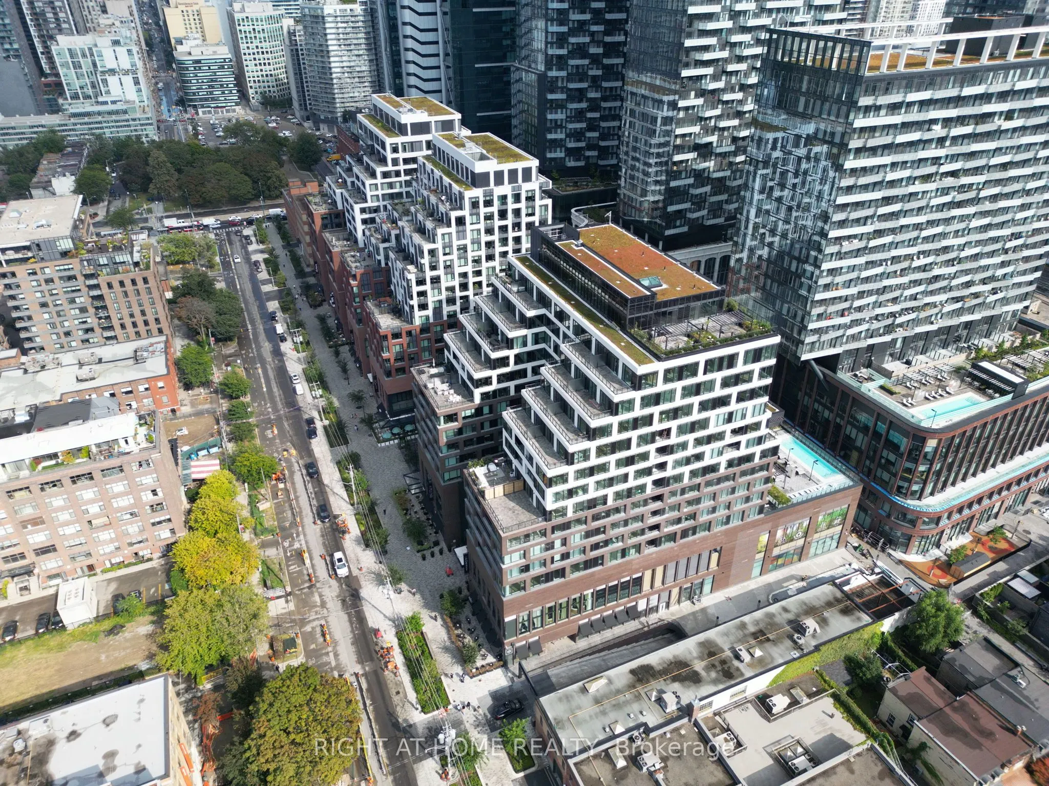 455 Wellington Street W, #301