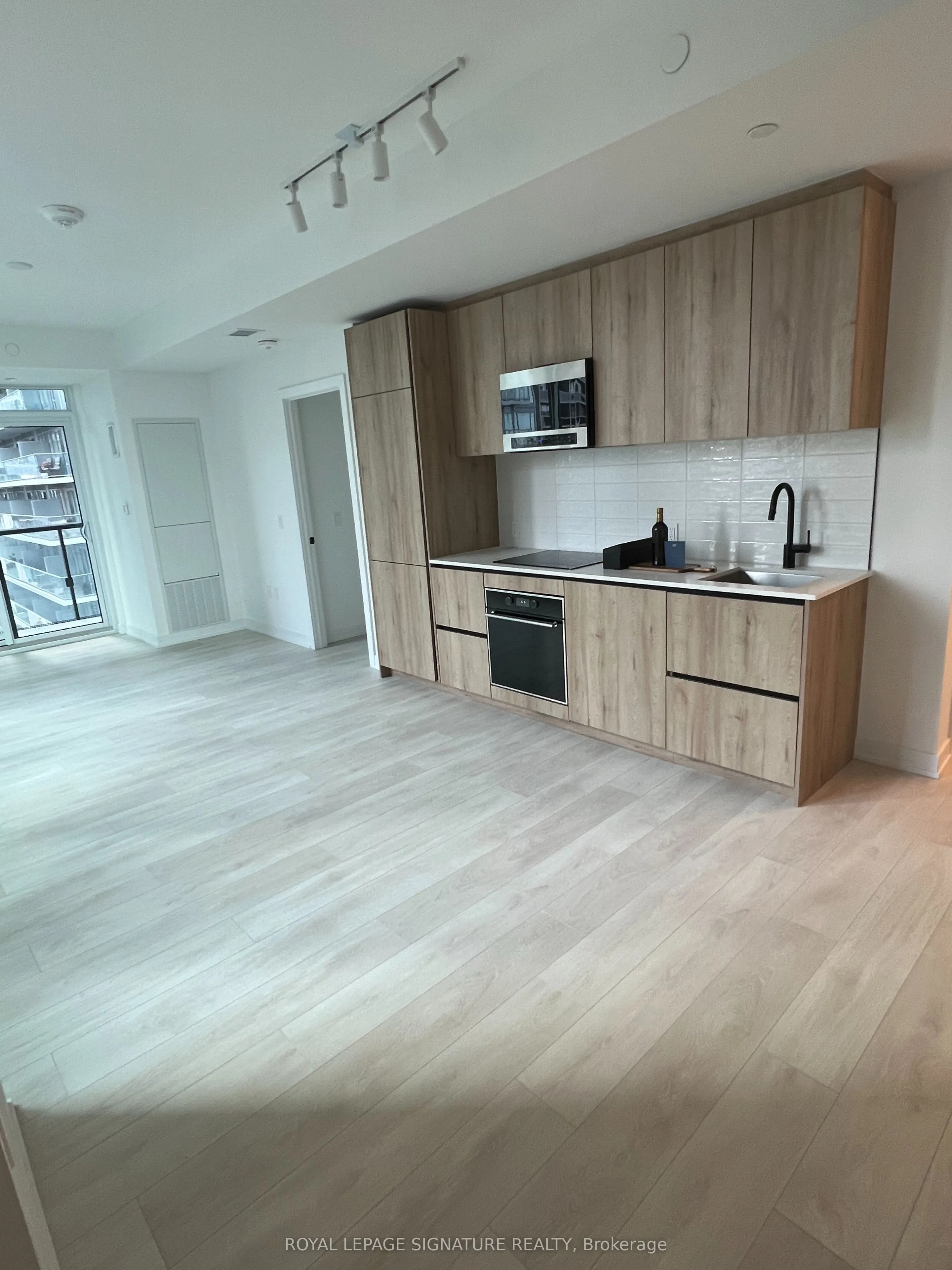 117 Broadway Avenue, #1102