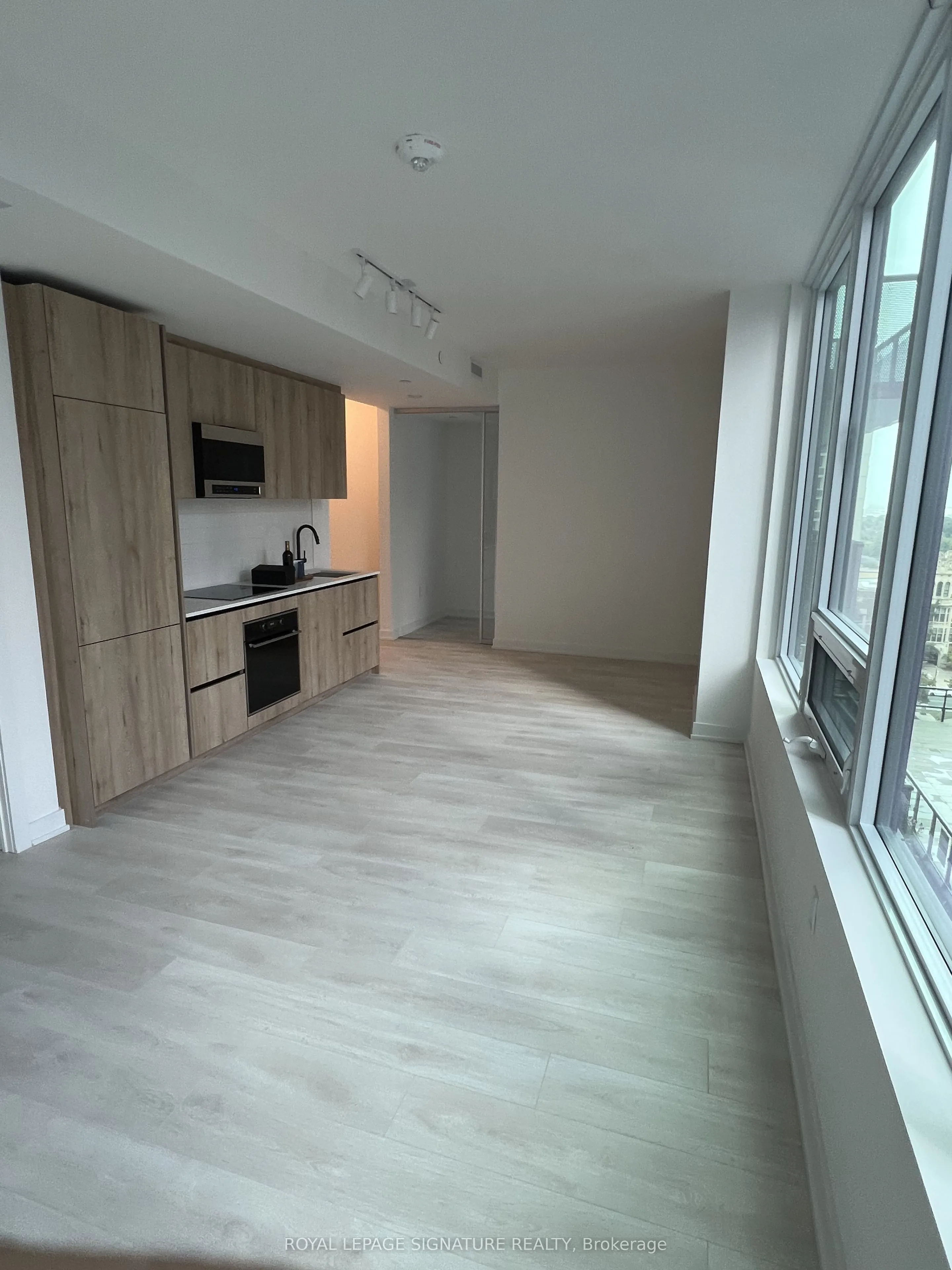117 Broadway Avenue, #1102
