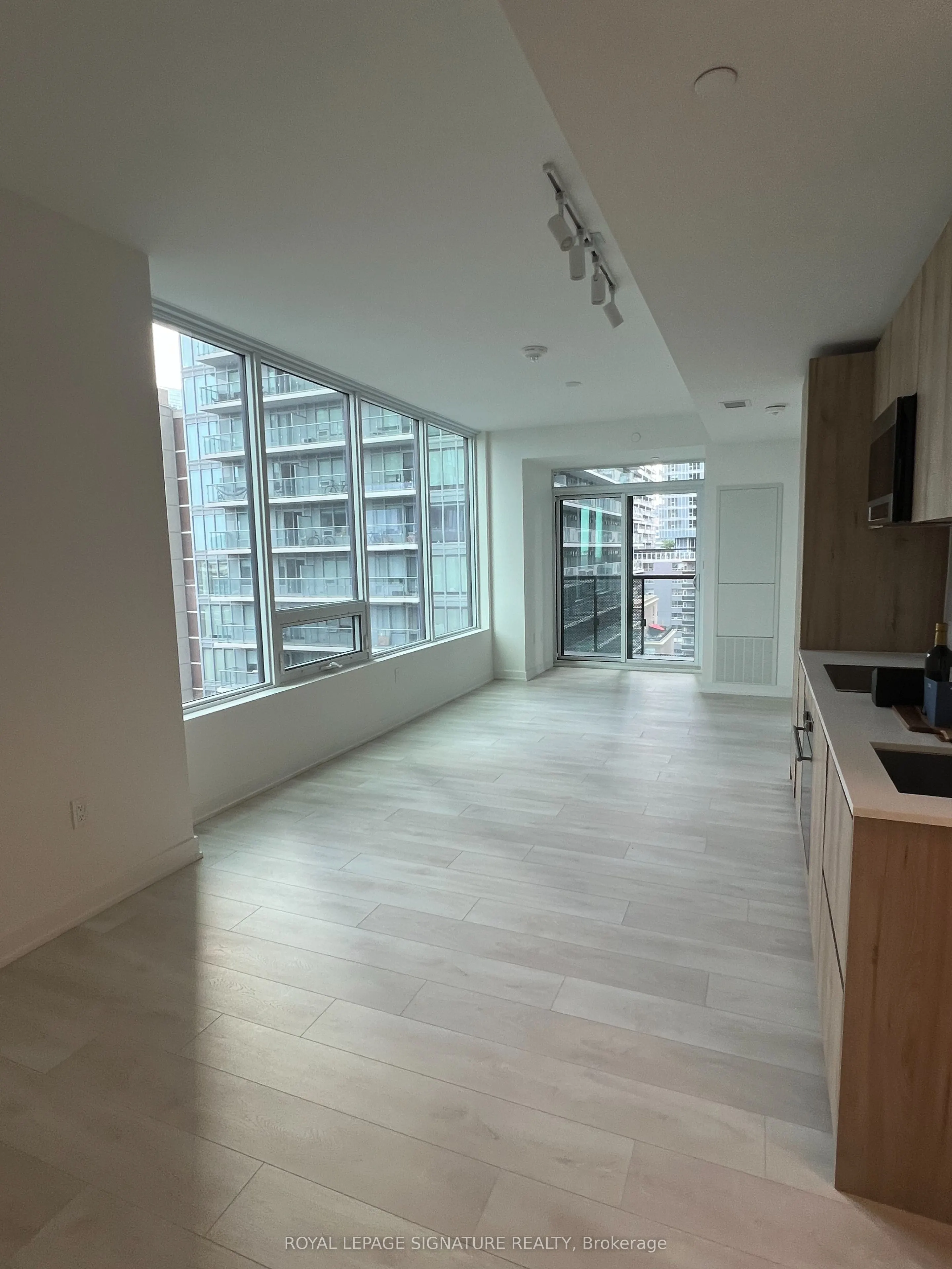 117 Broadway Avenue, #1102