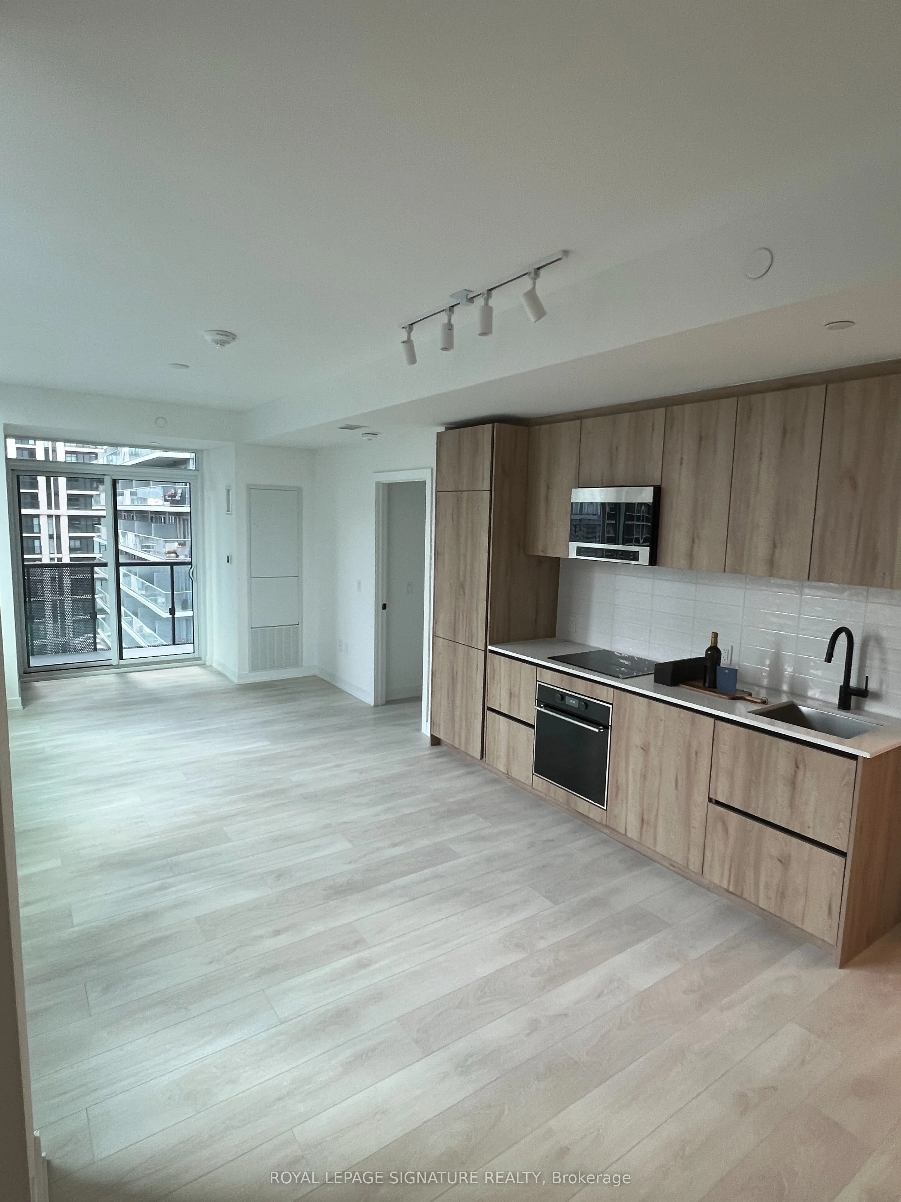 117 Broadway Avenue, #1102