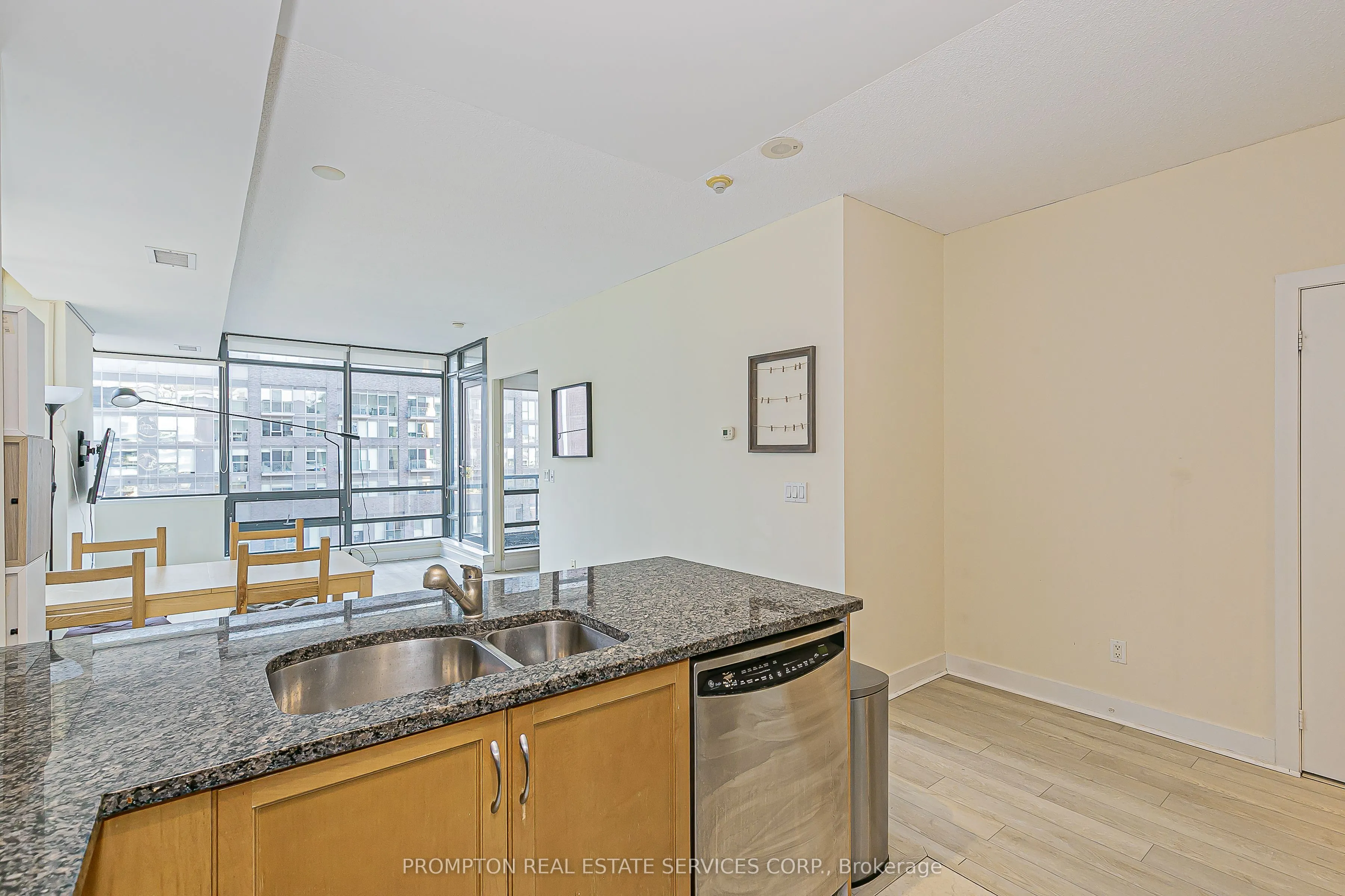 438 King Street W, #1216