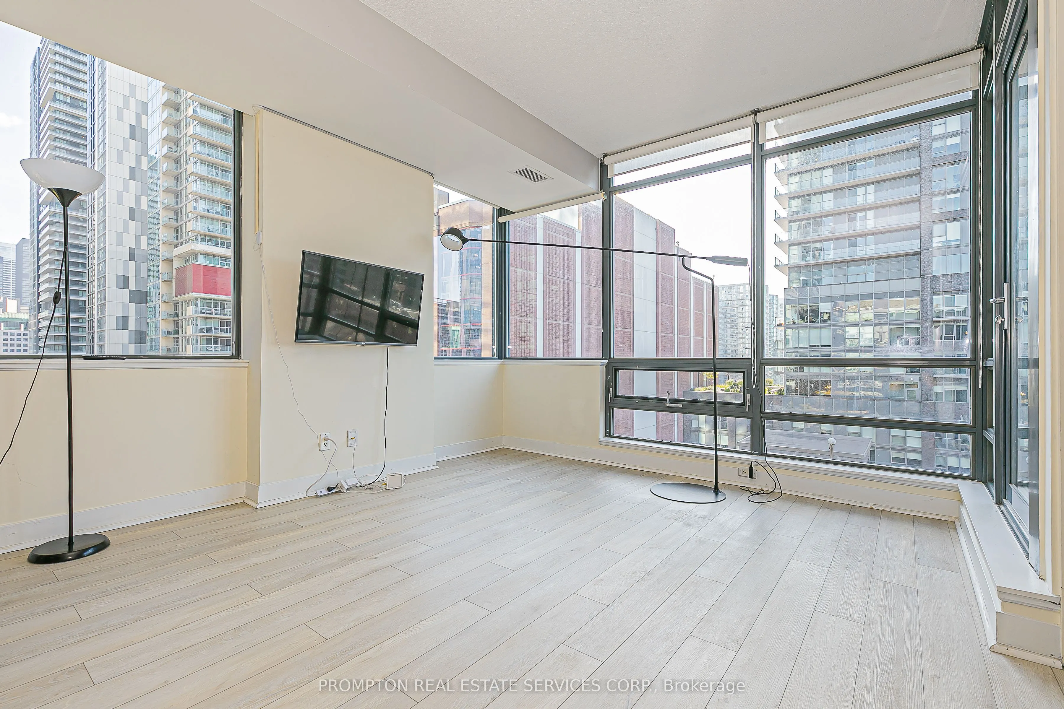438 King Street W, #1216