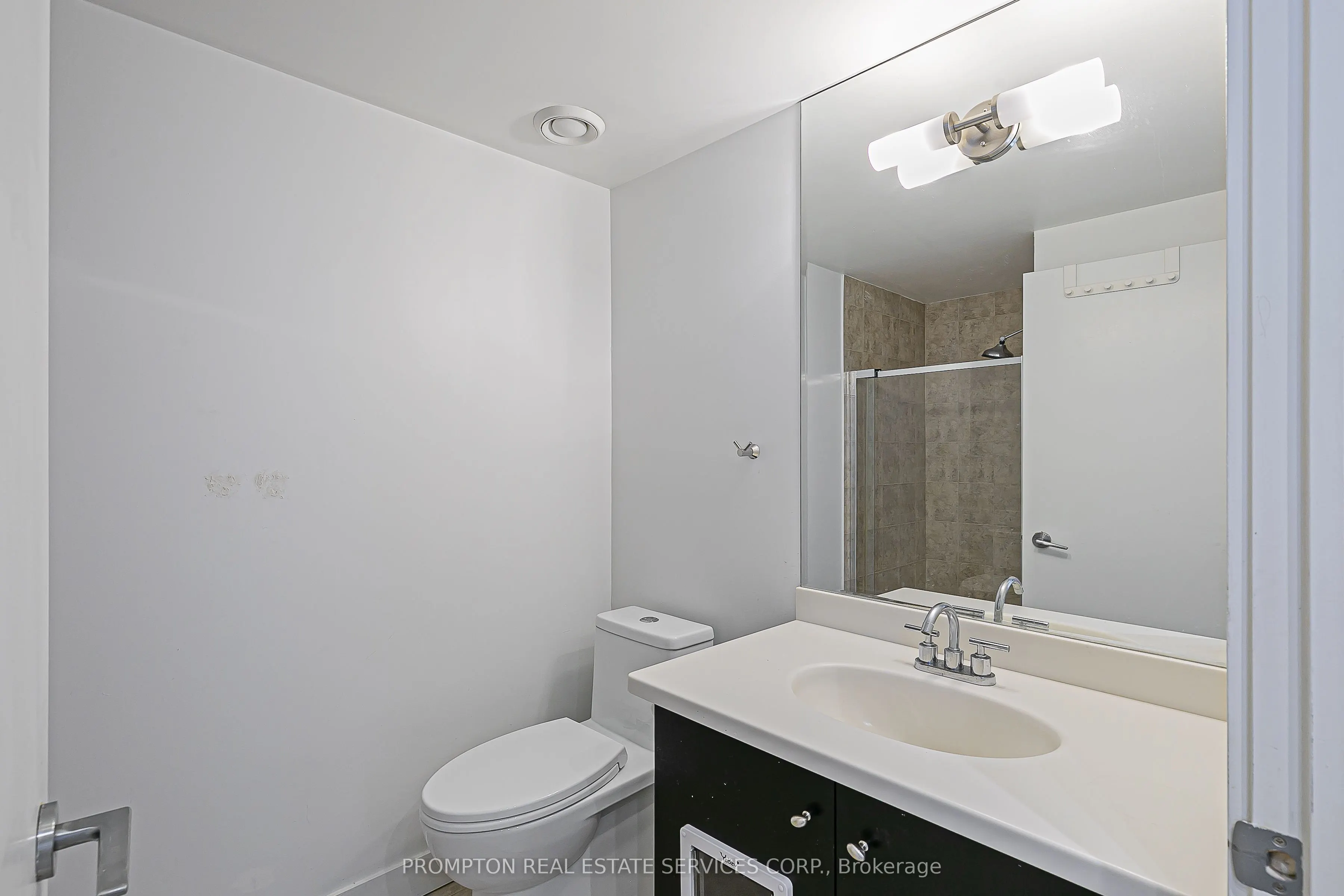 438 King Street W, #1216
