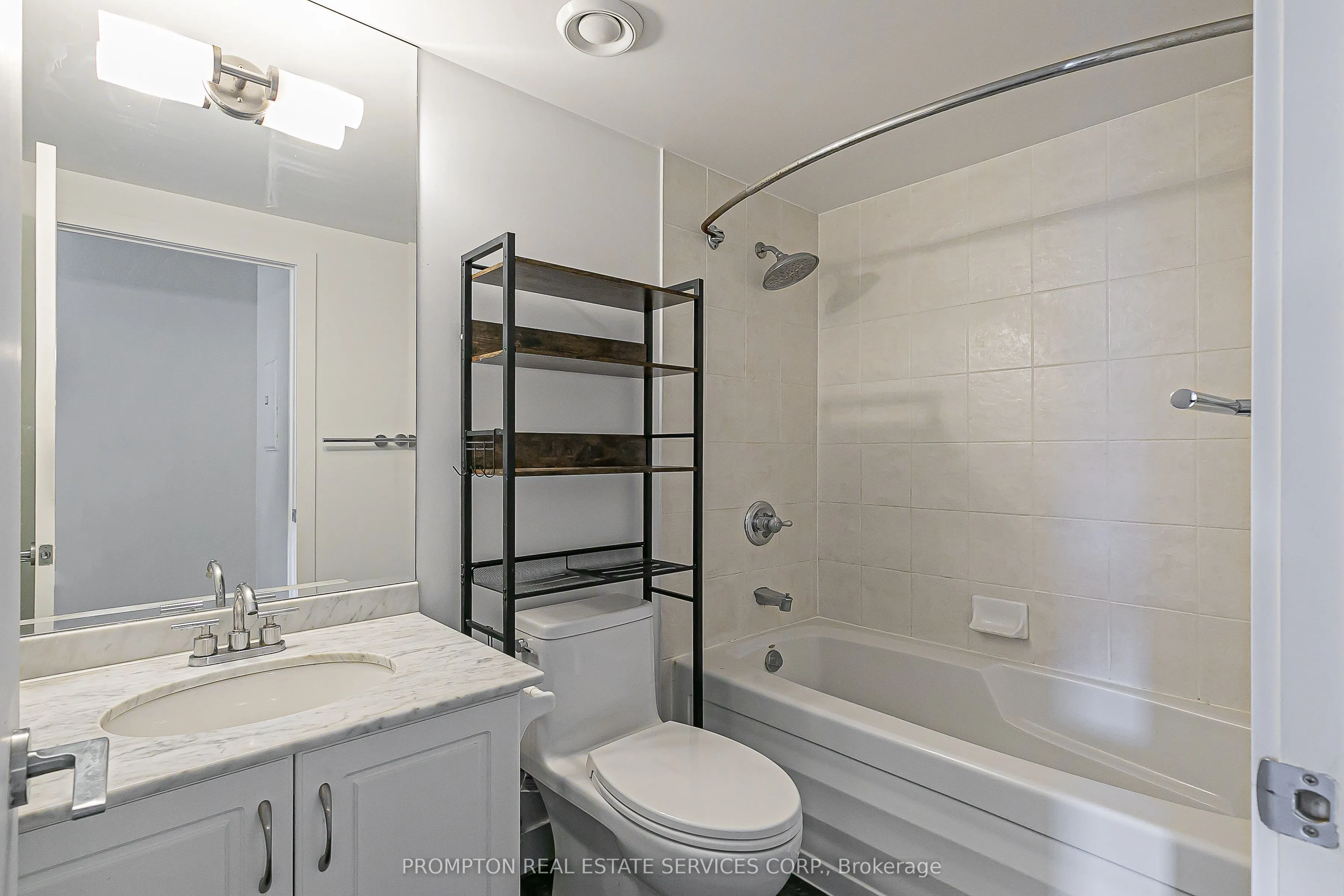 438 King Street W, #1216